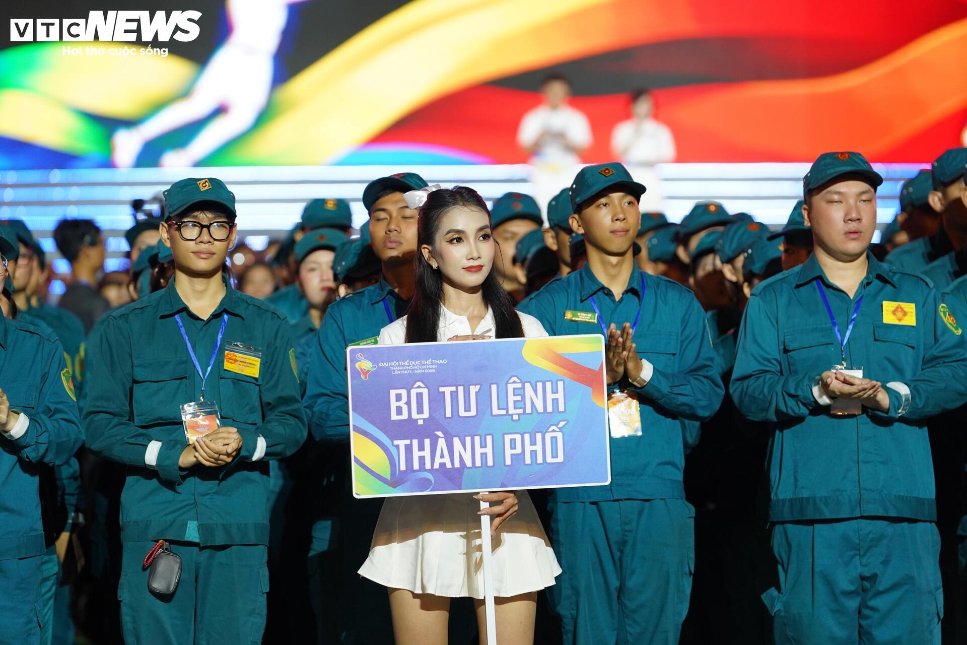 Mãn nhãn xem hàng nghìn người diễu hành, rước cờ ở TP.HCM - 6