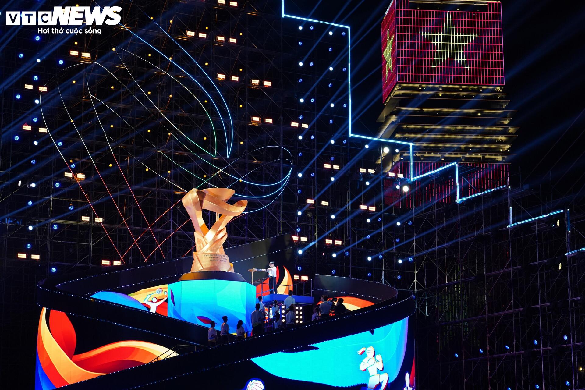 Mãn nhãn xem hàng nghìn người diễu hành, rước cờ ở TP.HCM - 8