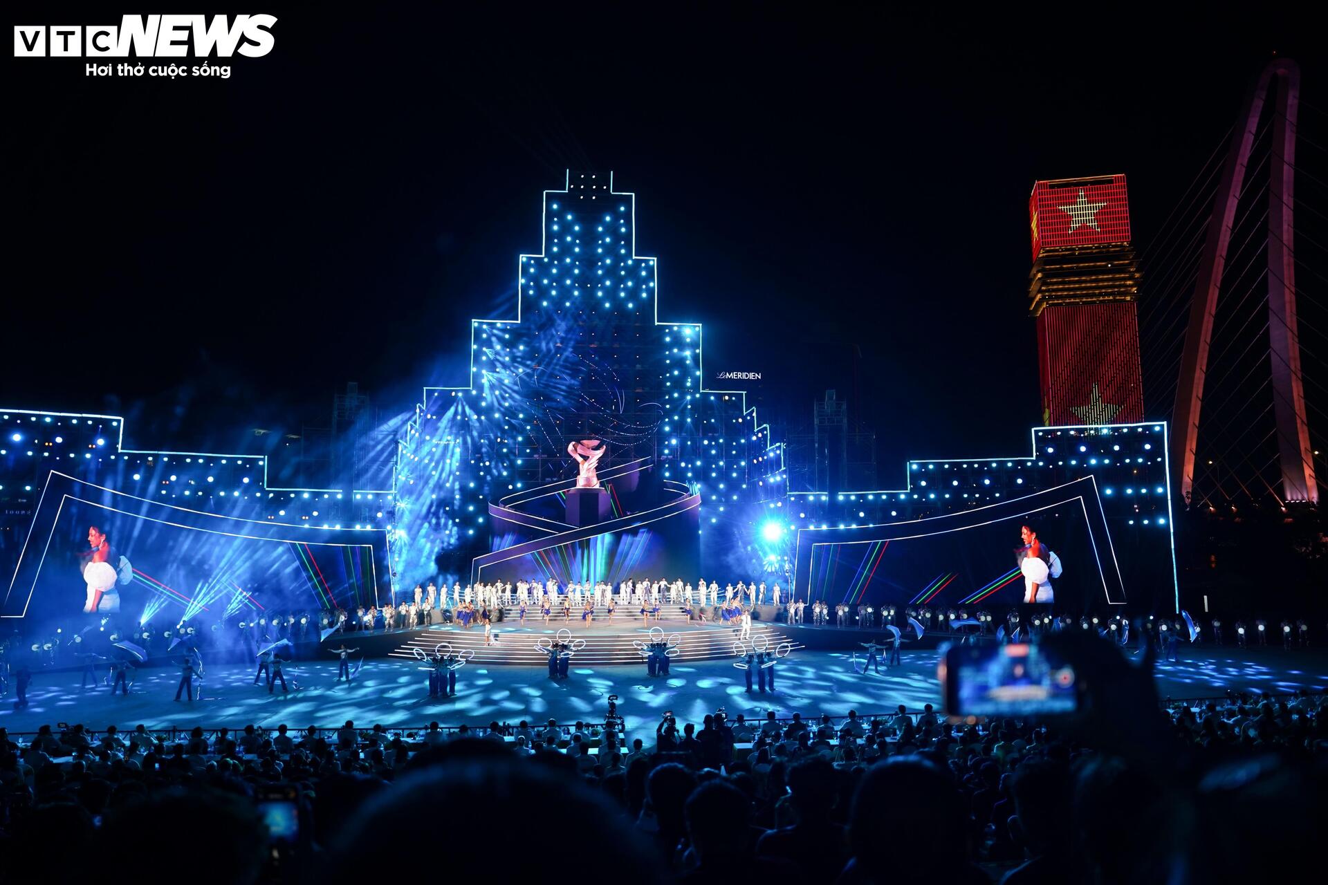 Mãn nhãn xem hàng nghìn người diễu hành, rước cờ ở TP.HCM - 2