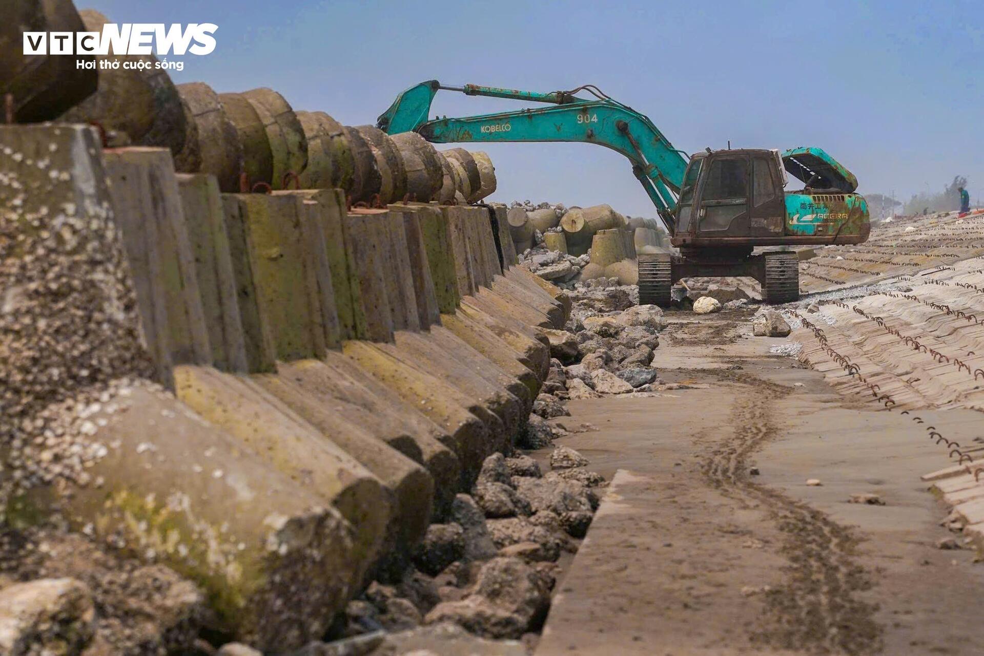 Bãi biển Ninh Bình 'hồi sinh' sau dự án 500 tỷ, đón những du khách đầu tiên - 2