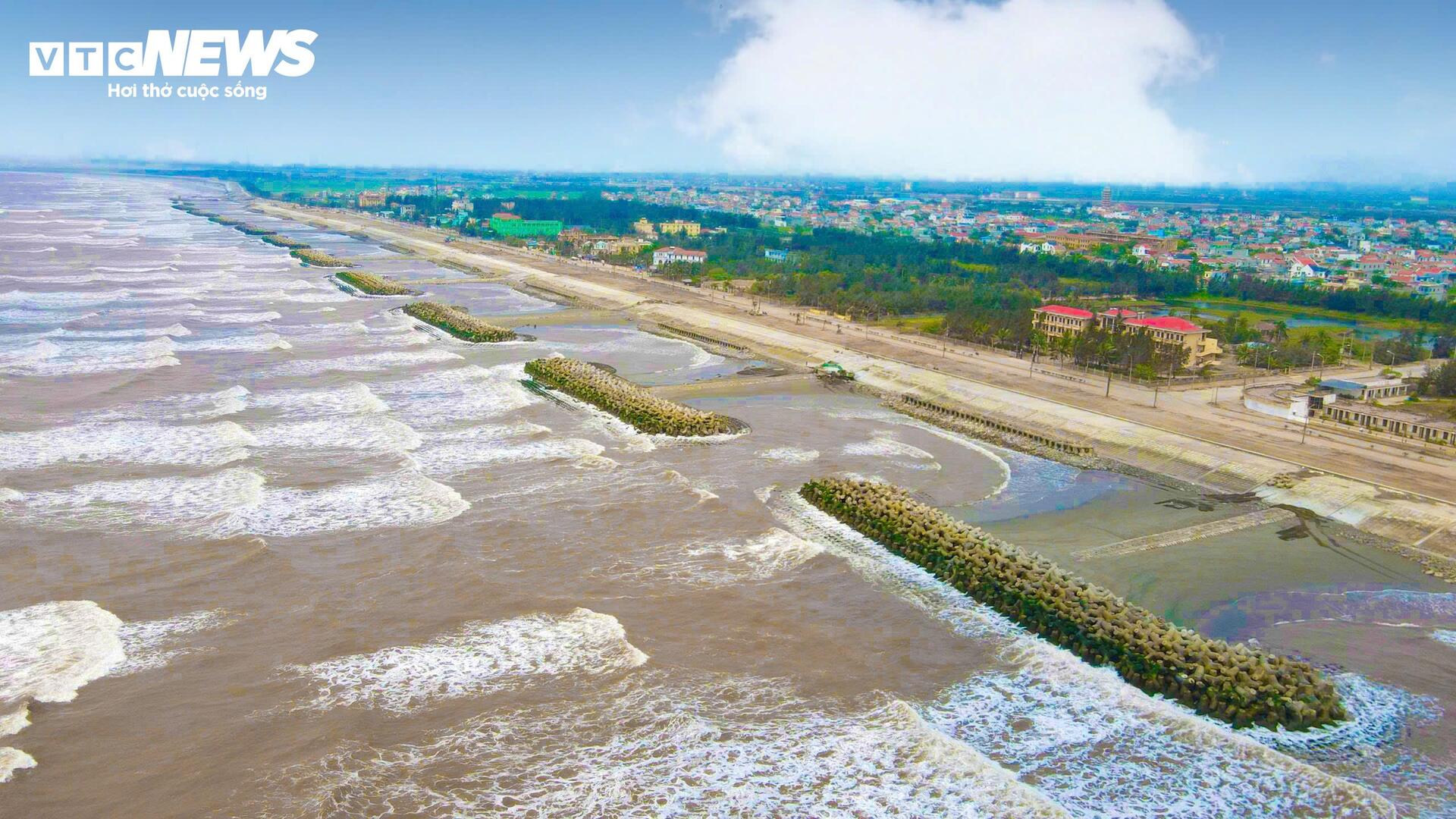 Bãi biển Ninh Bình 'hồi sinh' sau dự án 500 tỷ, đón những du khách đầu tiên - 11