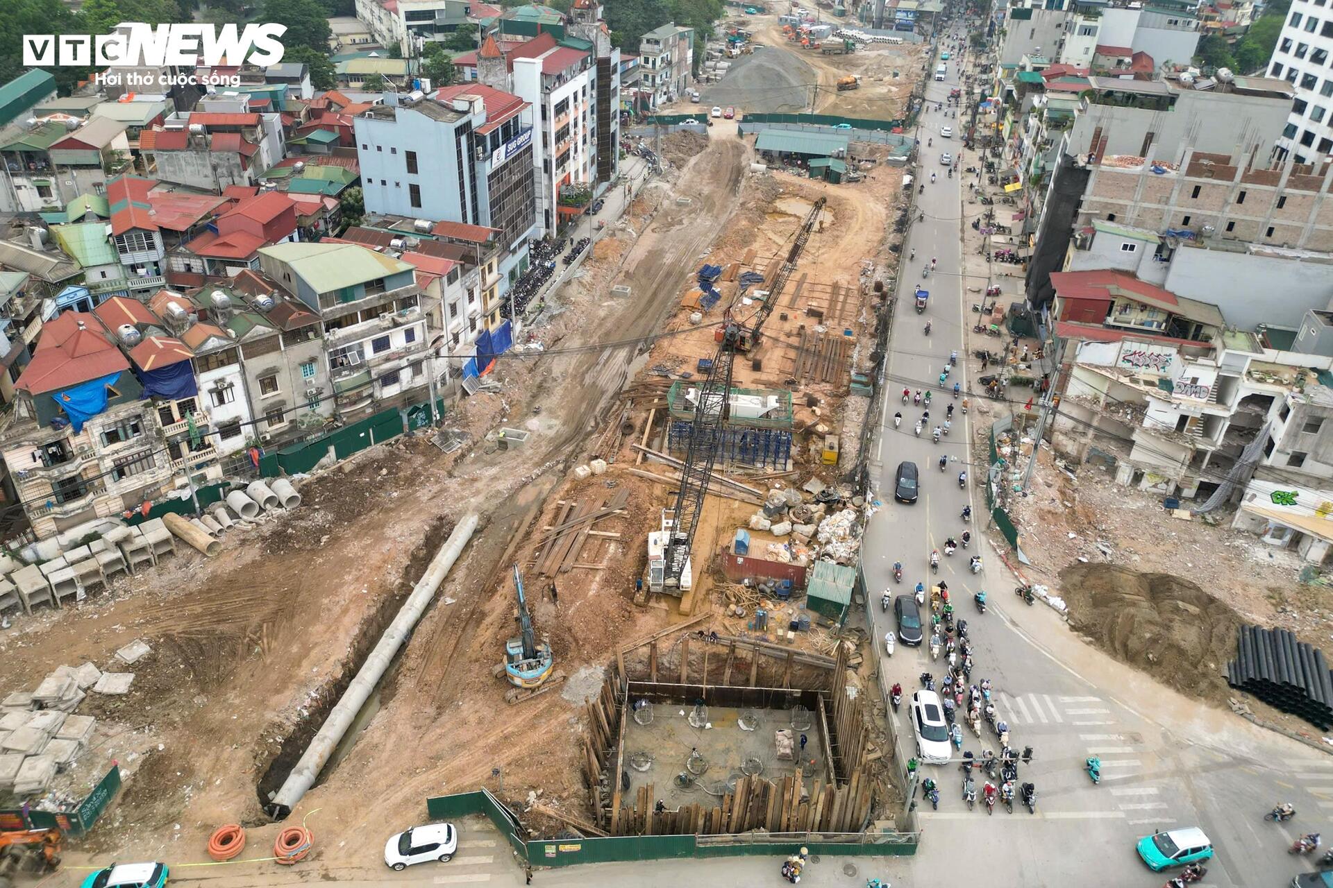 Lộ diện hai cầu vượt trên Vành đai 1 sau hơn 3 tháng thi công - 11