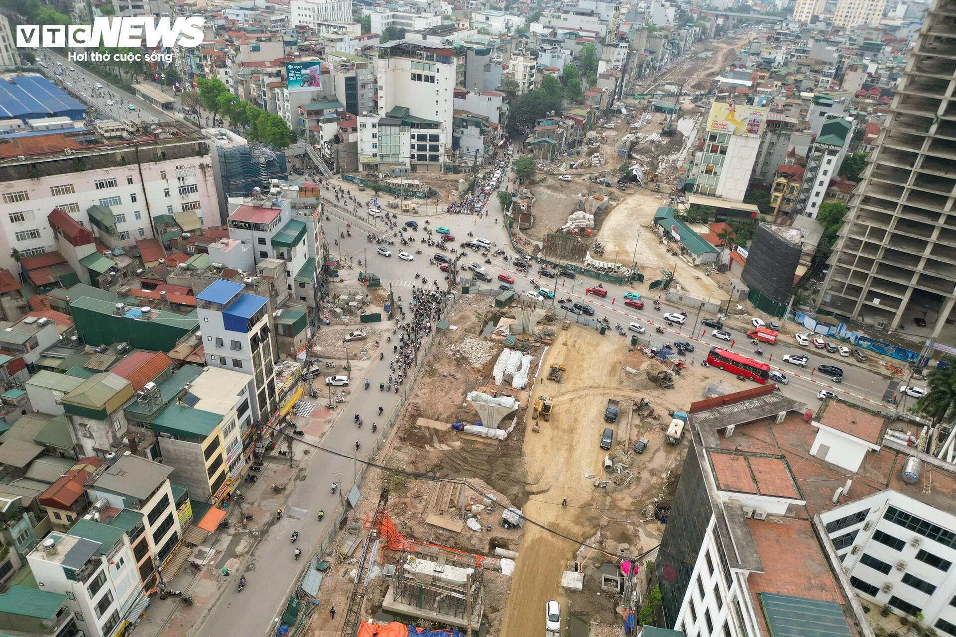 Lộ diện hai cầu vượt trên Vành đai 1 sau hơn 3 tháng thi công - 12