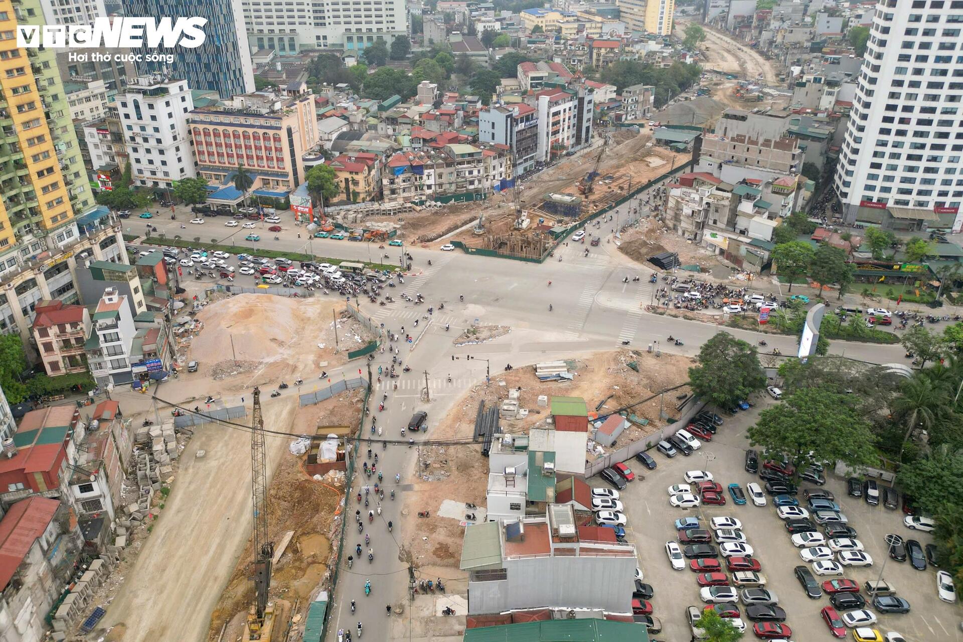 Lộ diện hai cầu vượt trên Vành đai 1 sau hơn 3 tháng thi công - 2