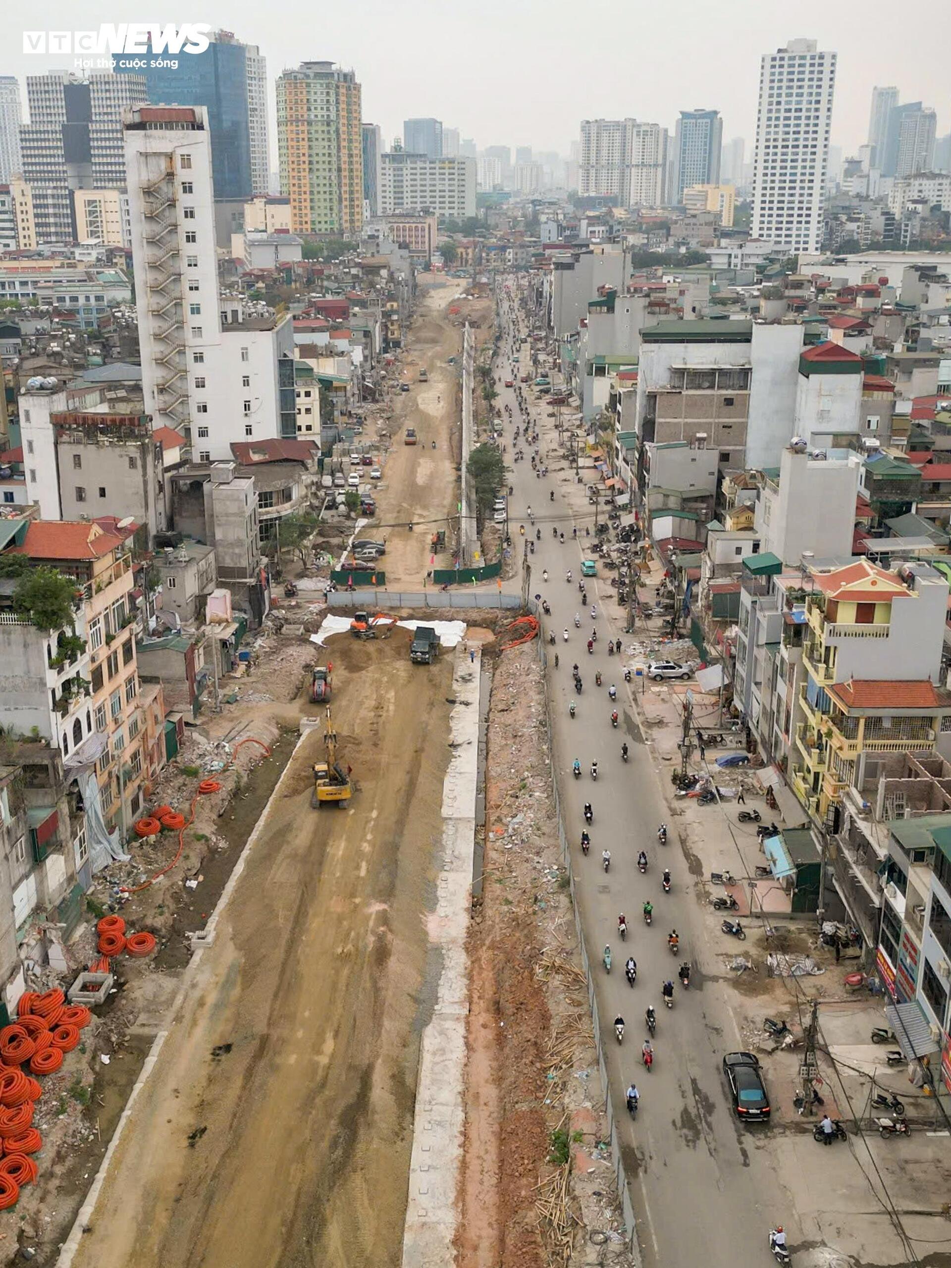 Lộ diện hai cầu vượt trên Vành đai 1 sau hơn 3 tháng thi công - 5