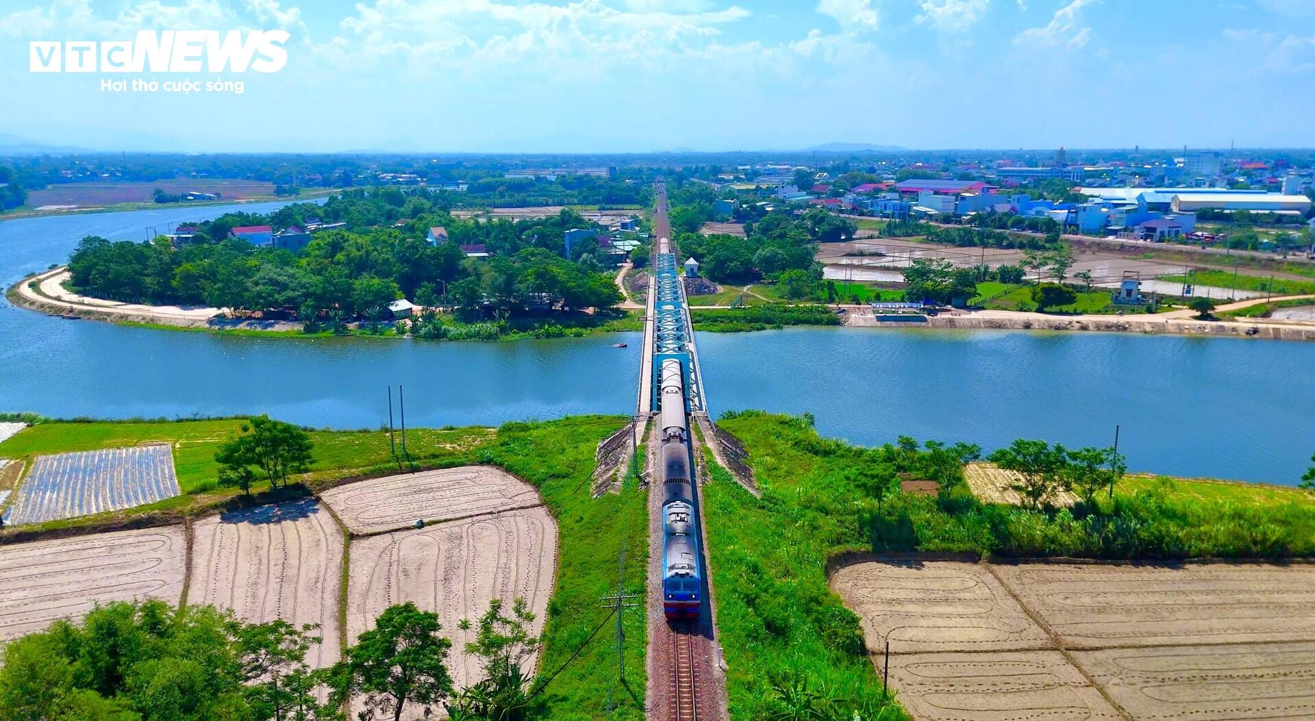 Lái tàu hỏa ám ảnh những pha đối đầu thảm khốc trên đường sắt Bắc - Nam - 1