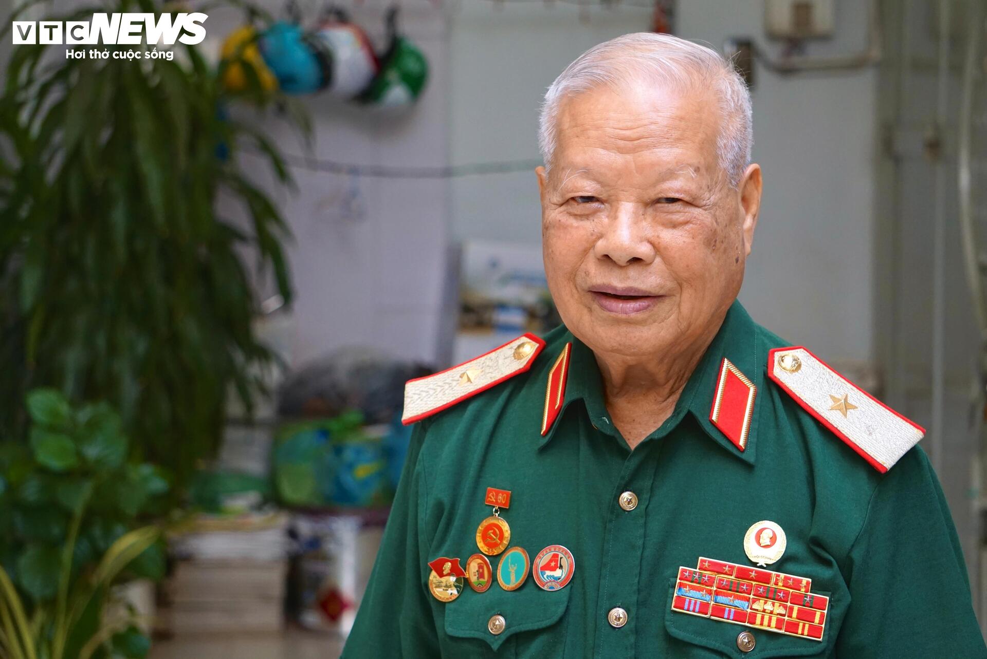 Người lính được kéo lên từ huyệt mộ và cuộc trường chinh đi tìm đồng đội - 1