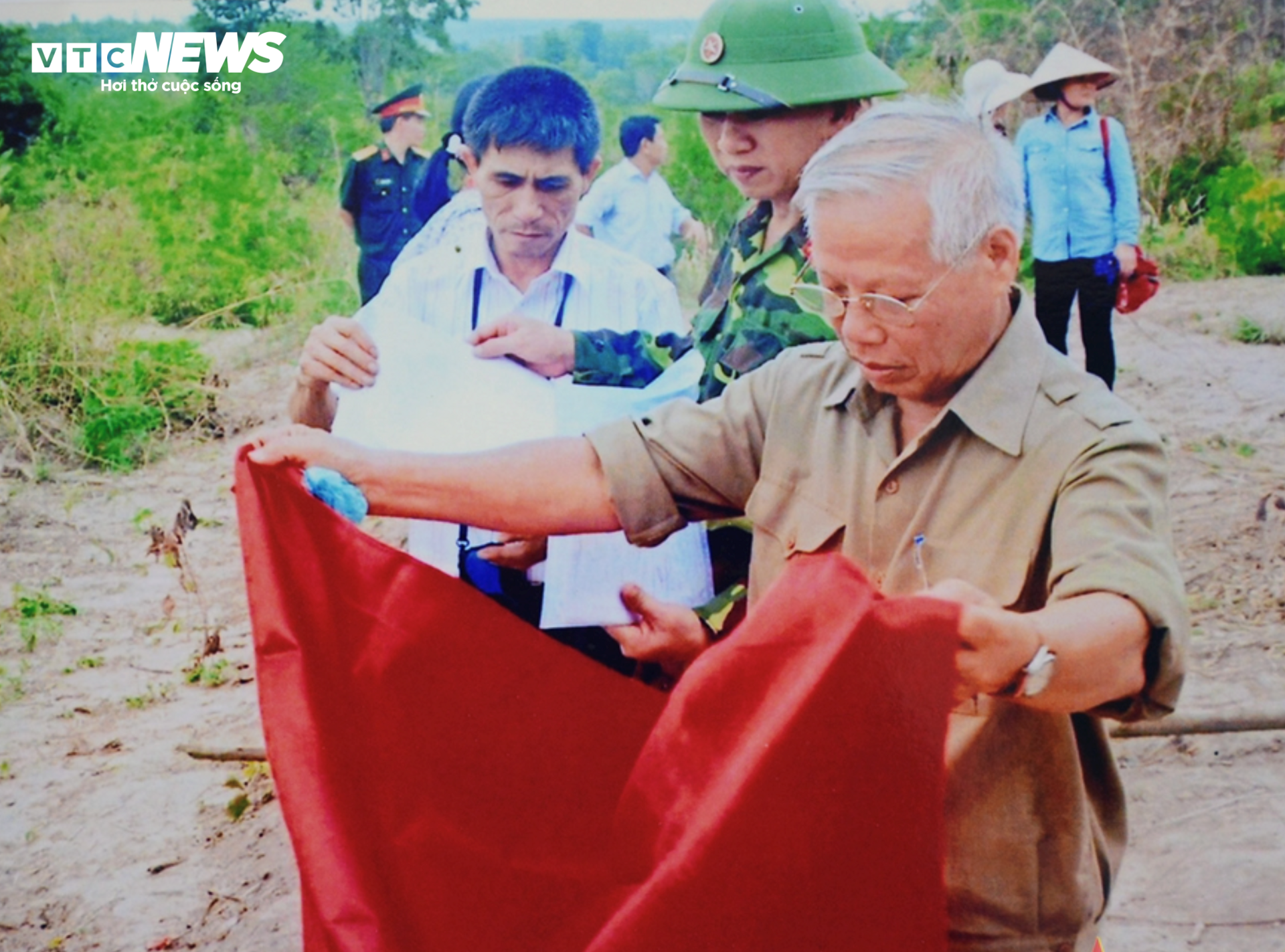 Người lính được kéo lên từ huyệt mộ và cuộc trường chinh đi tìm đồng đội - 4