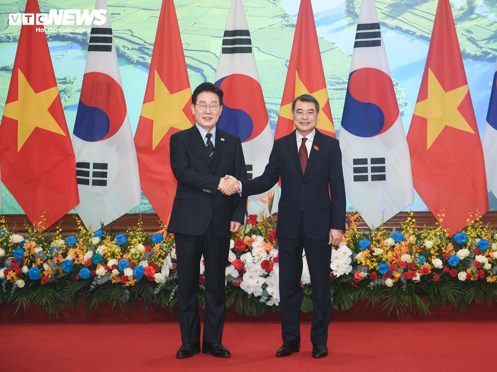 Thủ tướng Lê Minh Hưng hội kiến Tổng thống Hàn Quốc Lee Jae Myung - 3