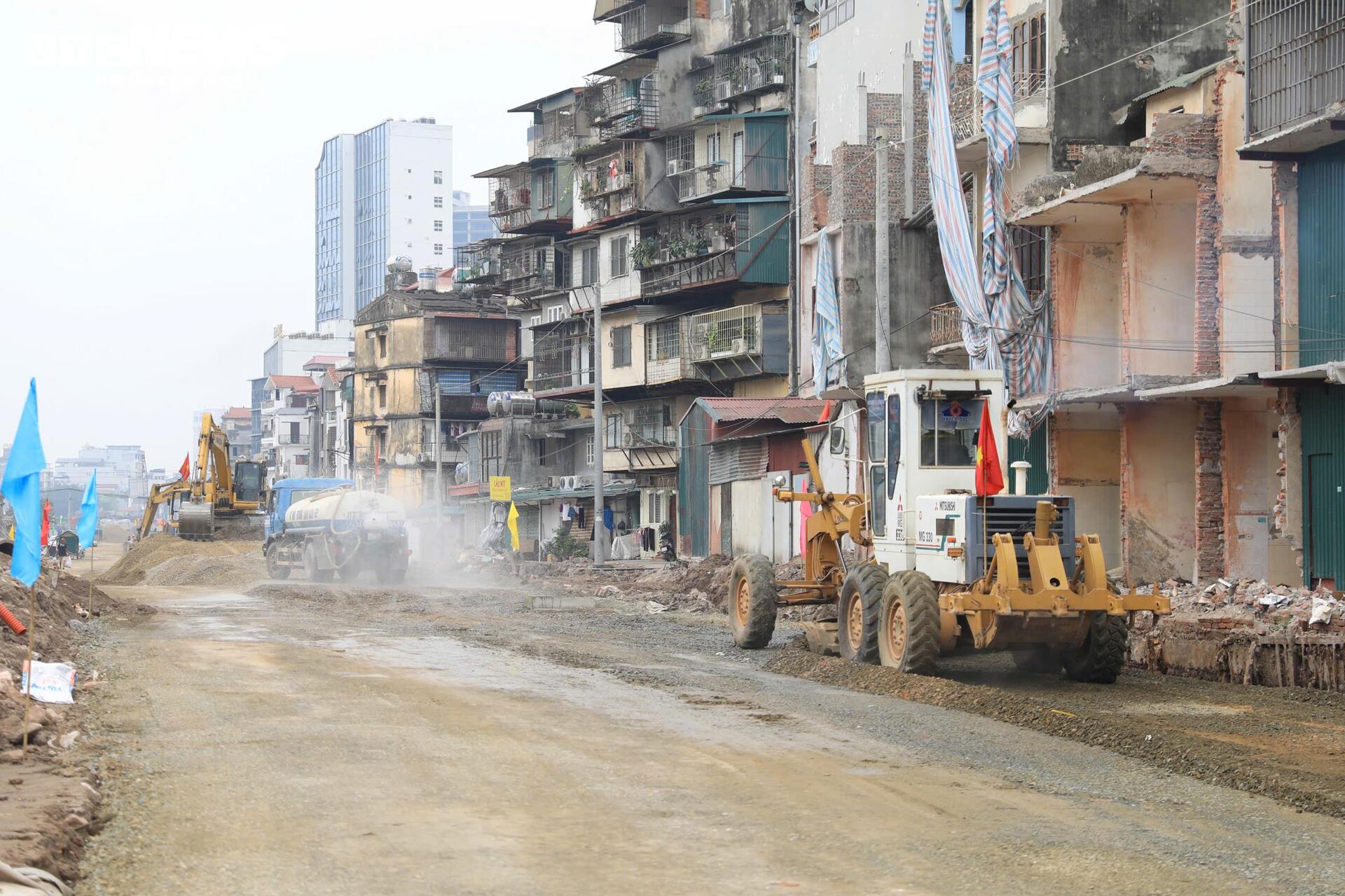 Lộ diện hai cầu vượt trên Vành đai 1 sau hơn 3 tháng thi công - 13