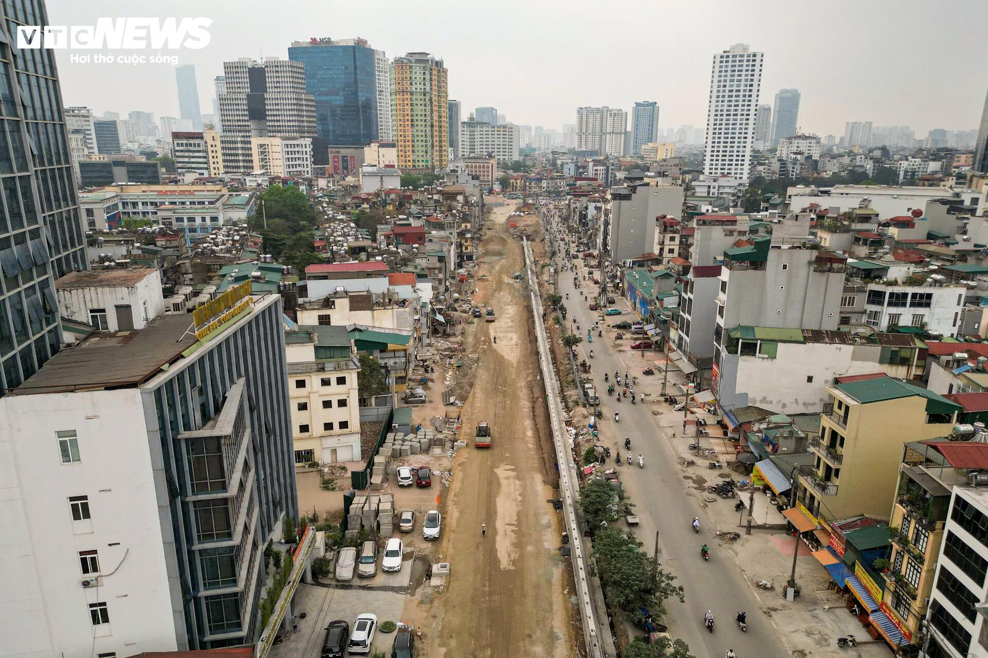 Lộ diện hai cầu vượt trên Vành đai 1 sau hơn 3 tháng thi công - 14