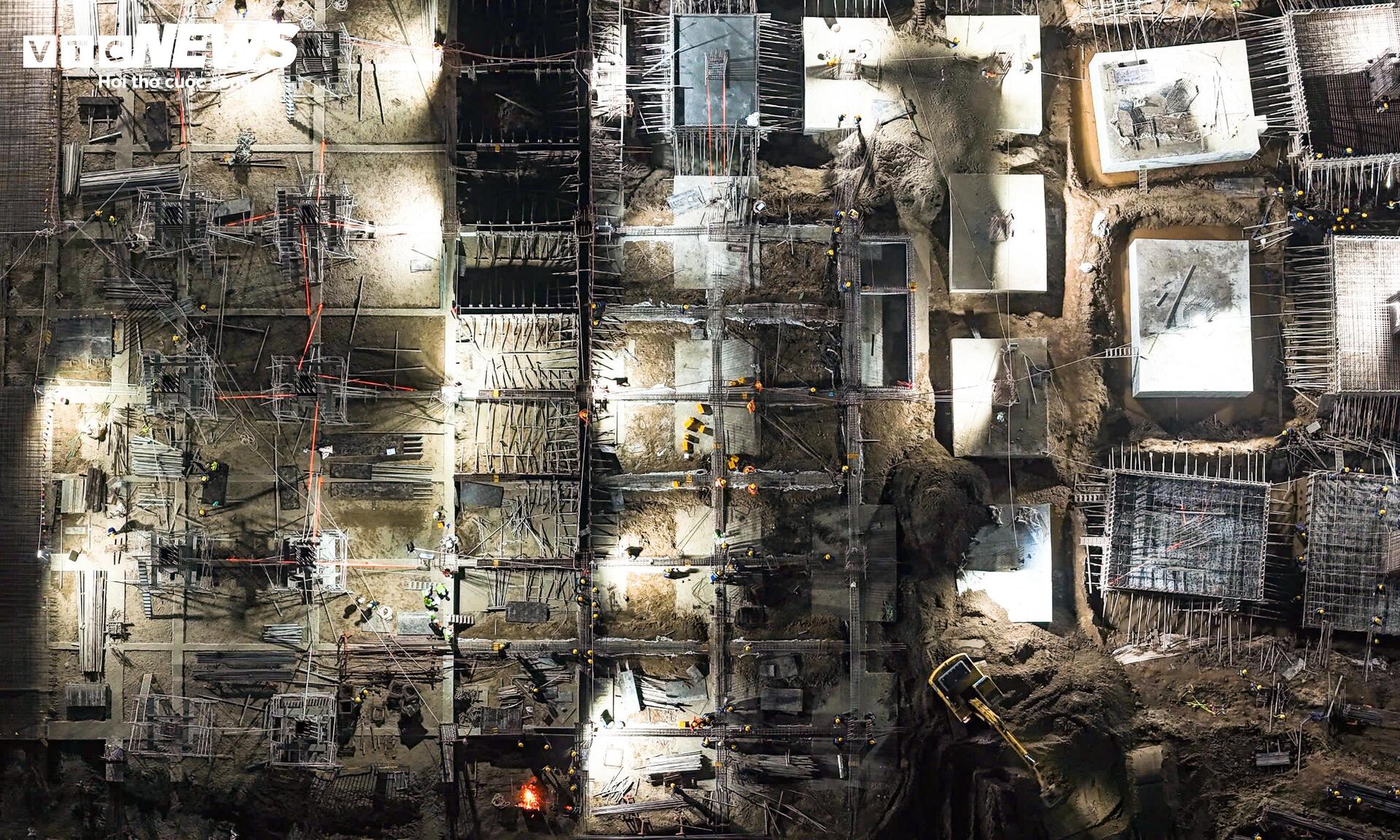 Đại công trường rực sáng xuyên đêm, tăng tốc xây sân vận động lớn nhất thế giới - 14