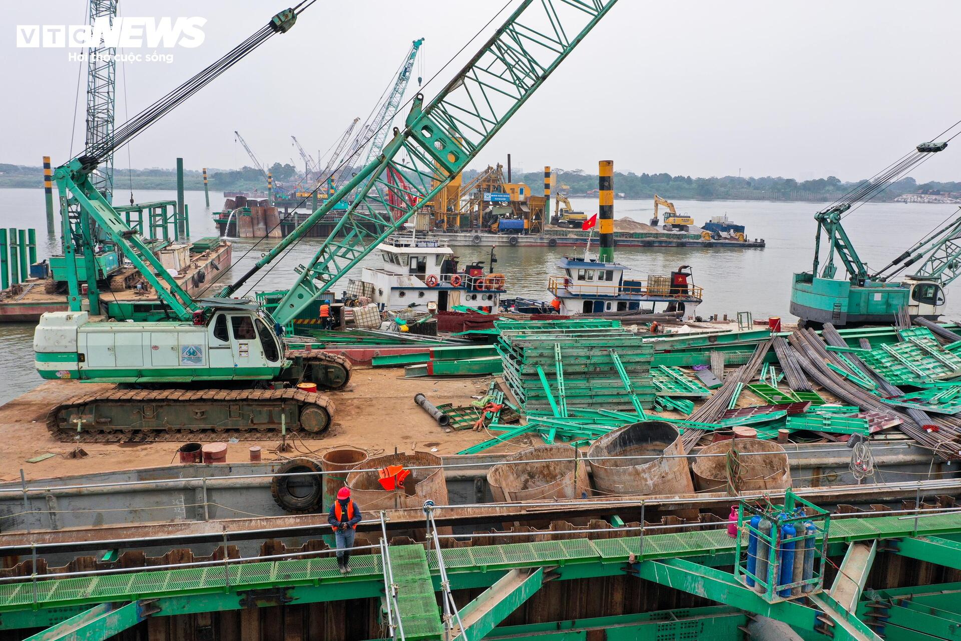 Cầu Trần Hưng Đạo vượt sông Hồng thi công xuyên ngày đêm, tăng tốc về đích 2027 - 2