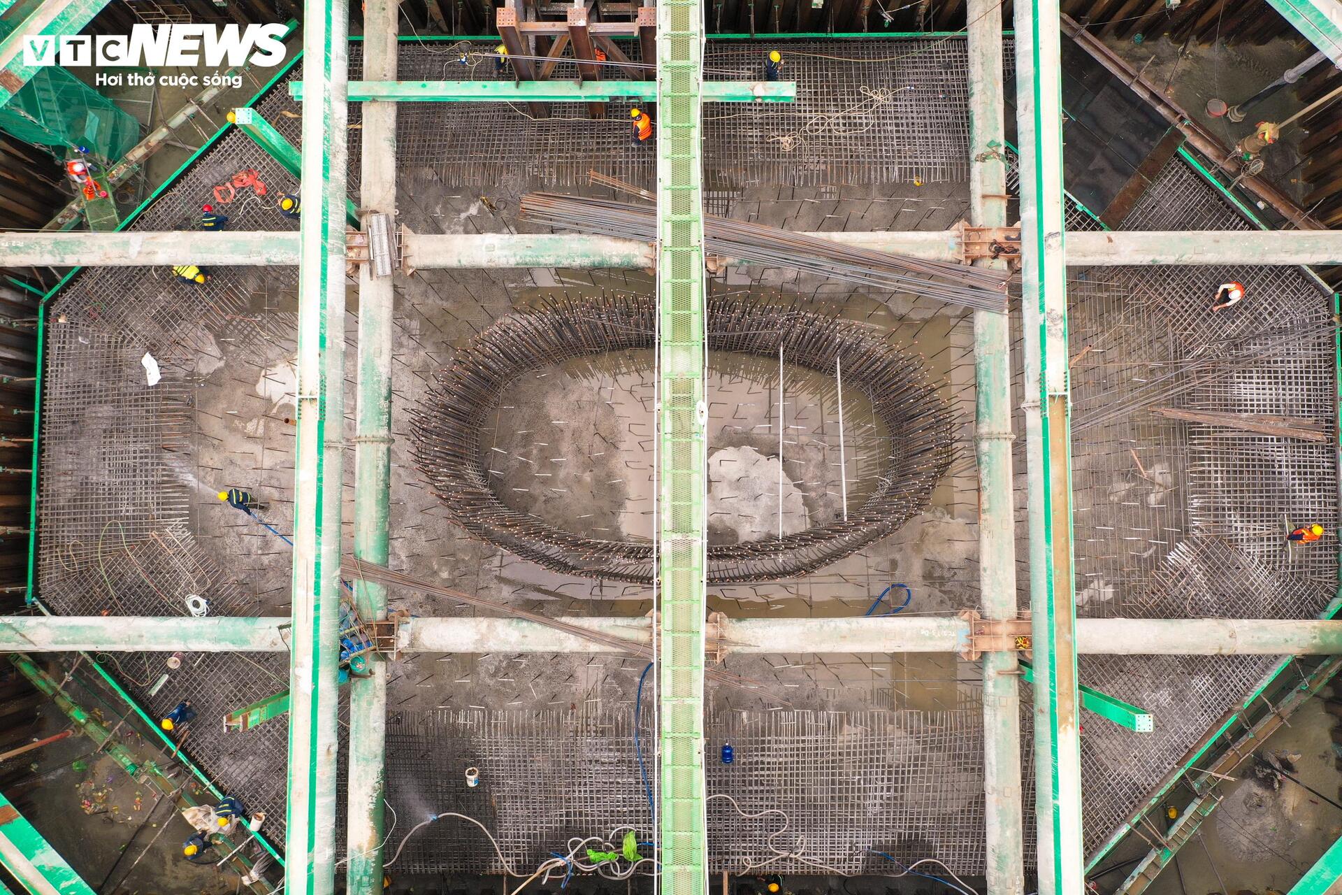 Cầu Trần Hưng Đạo vượt sông Hồng thi công xuyên ngày đêm, tăng tốc về đích 2027 - 3