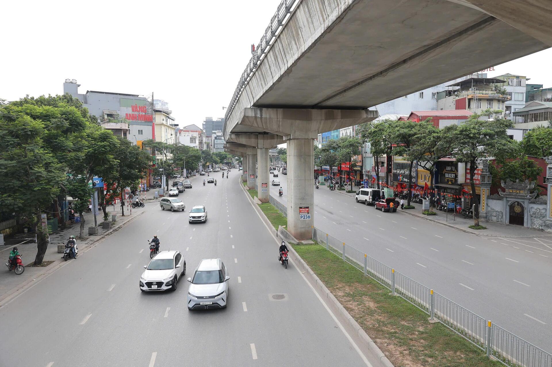 Chiều cuối kỳ nghỉ lễ, cửa ngõ Hà Nội ùn ứ nhẹ, nội đô thông thoáng lạ thường - 12