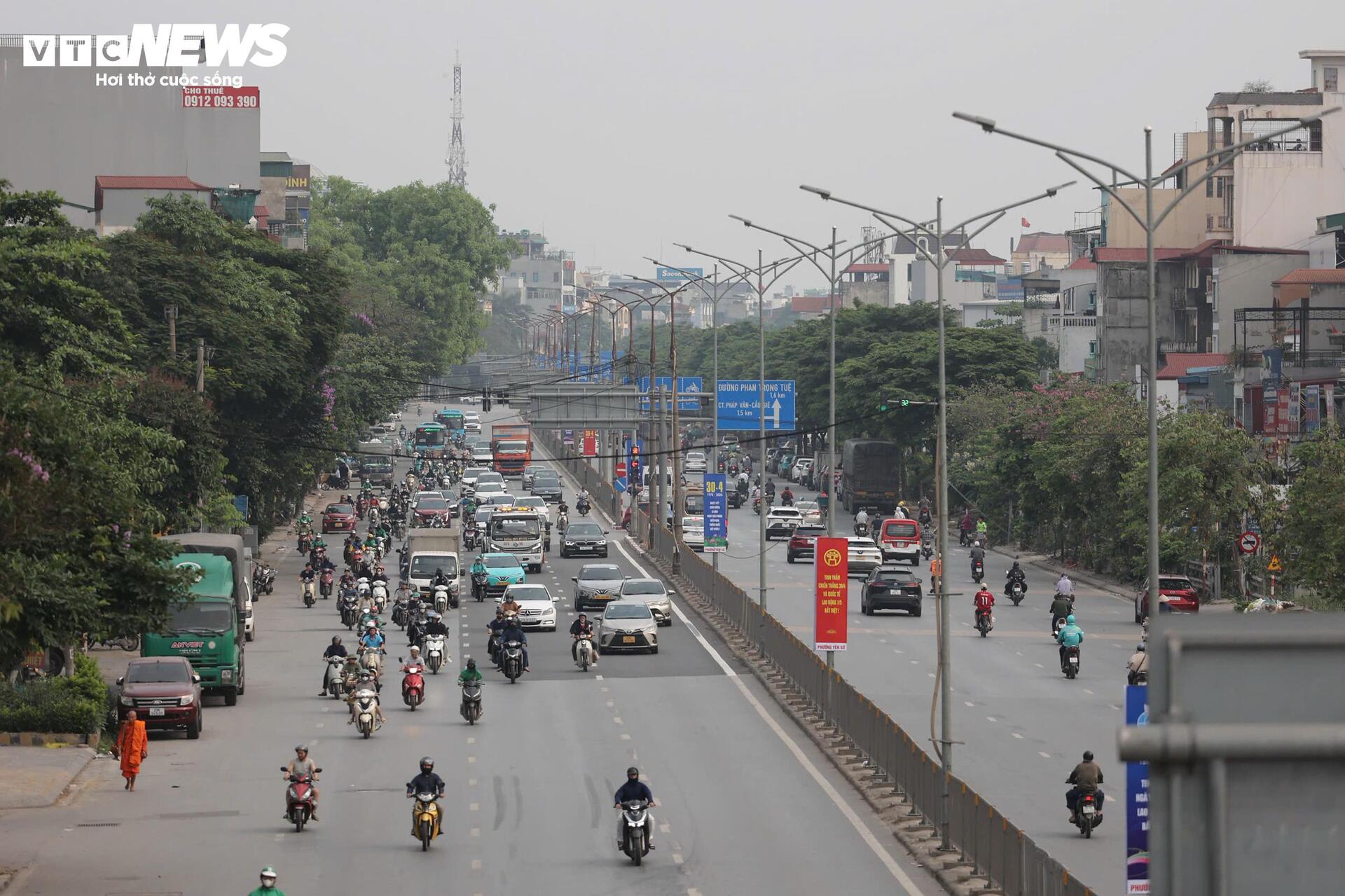 Chiều cuối kỳ nghỉ lễ, cửa ngõ Hà Nội ùn ứ nhẹ, nội đô thông thoáng lạ thường - 14