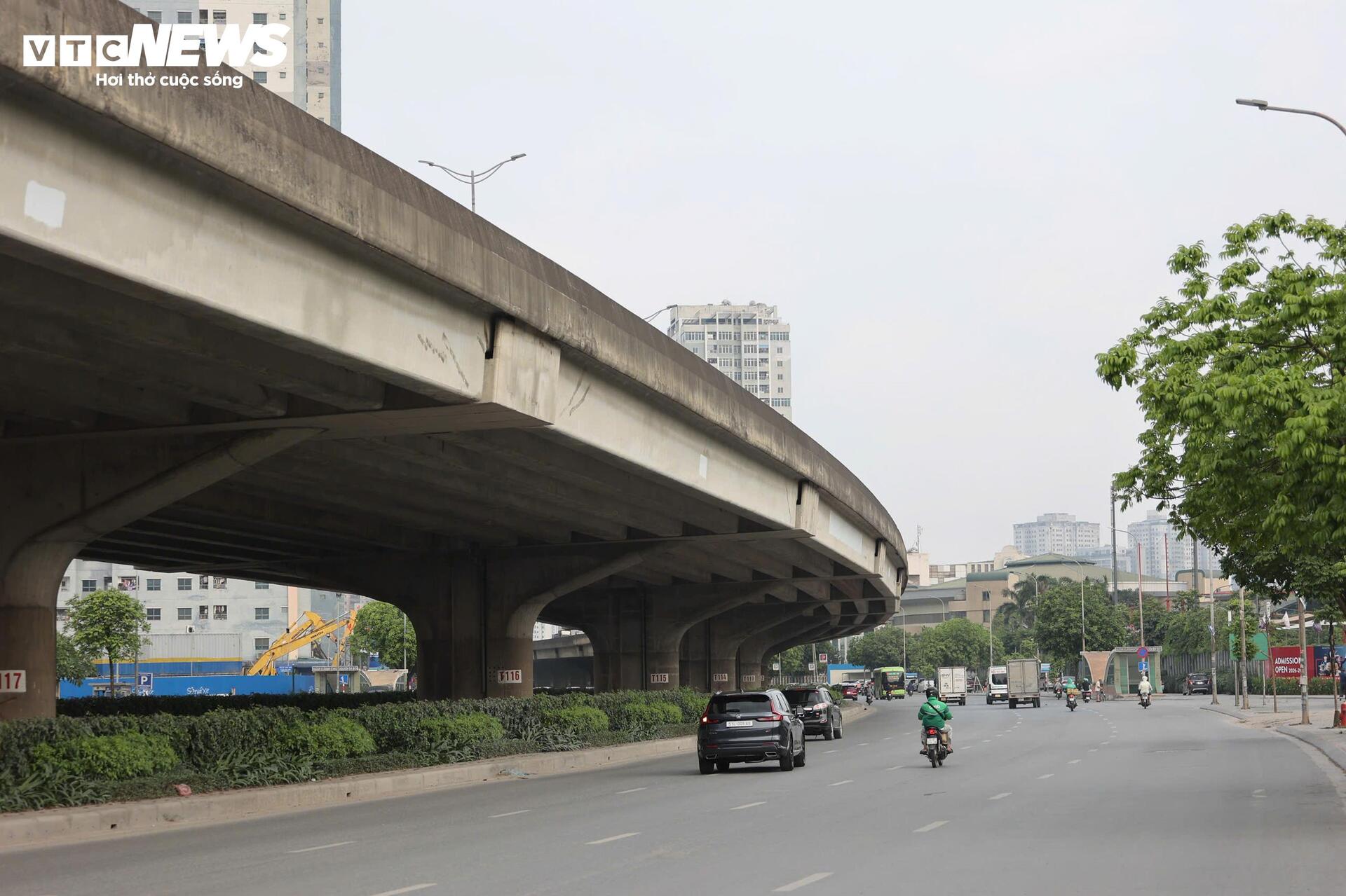 Chiều cuối kỳ nghỉ lễ, cửa ngõ Hà Nội ùn ứ nhẹ, nội đô thông thoáng lạ thường - 13