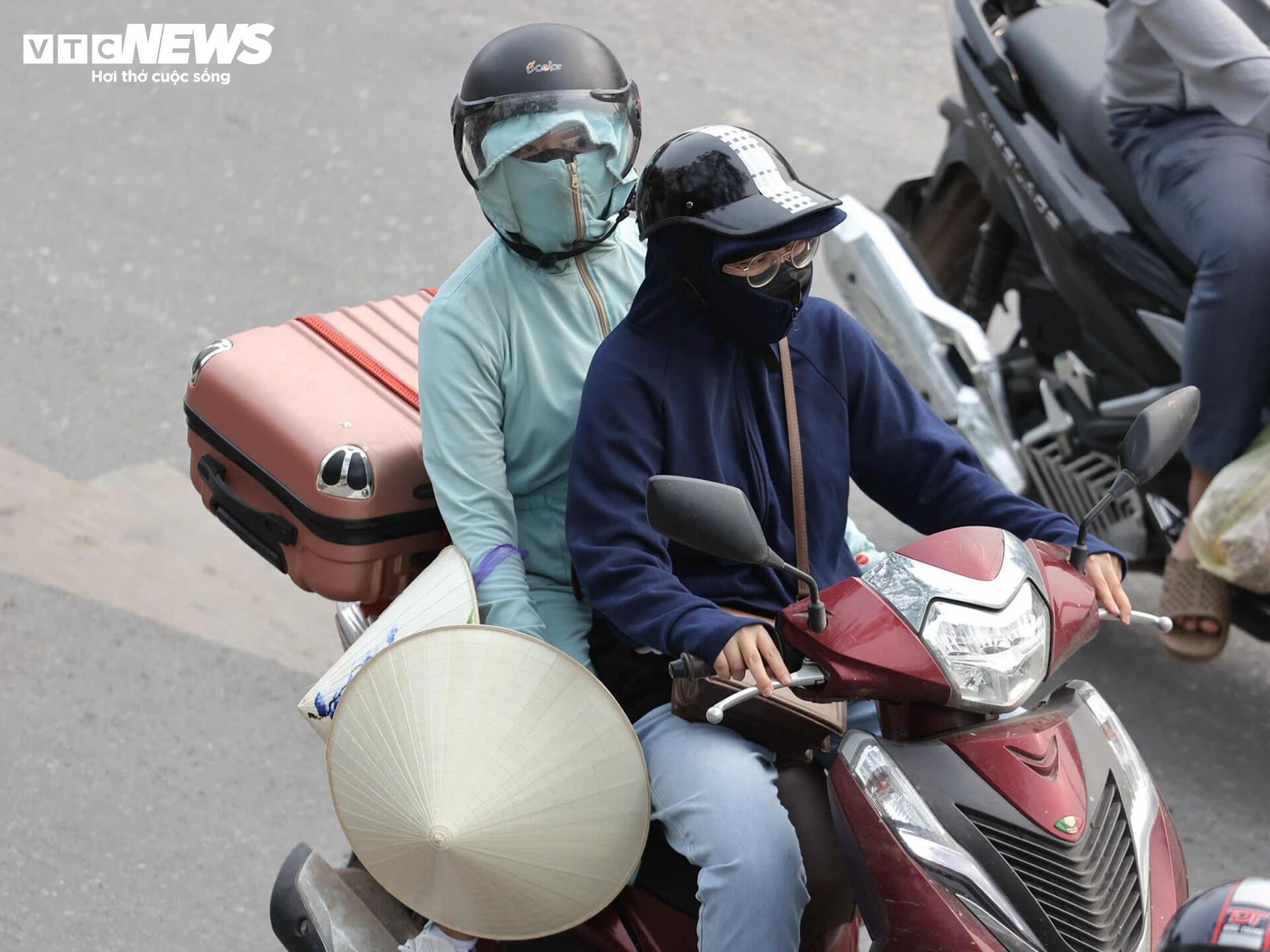 Chiều cuối kỳ nghỉ lễ, cửa ngõ Hà Nội ùn ứ nhẹ, nội đô thông thoáng lạ thường - 5