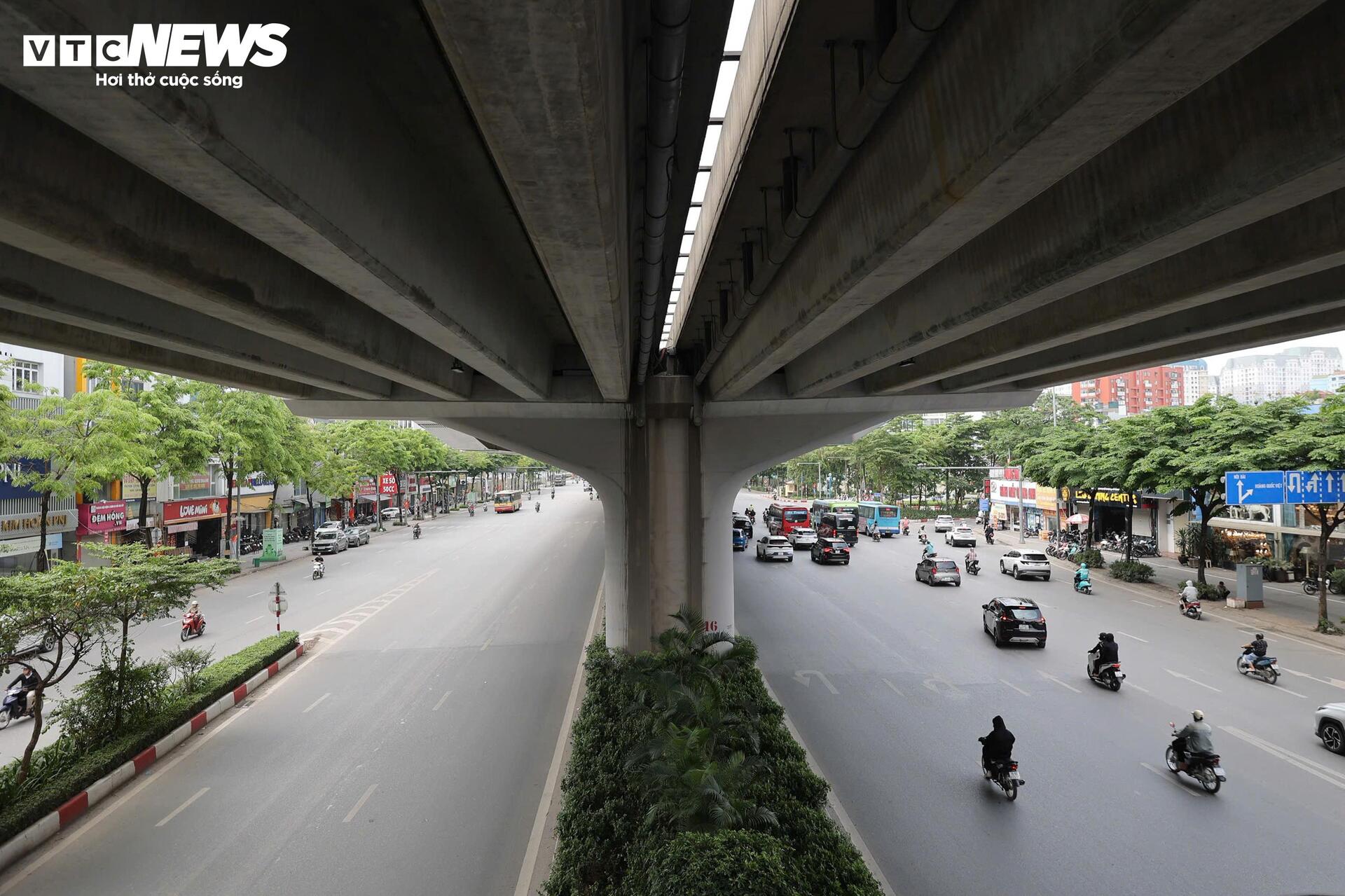 Chiều cuối kỳ nghỉ lễ, cửa ngõ Hà Nội ùn ứ nhẹ, nội đô thông thoáng lạ thường - 10