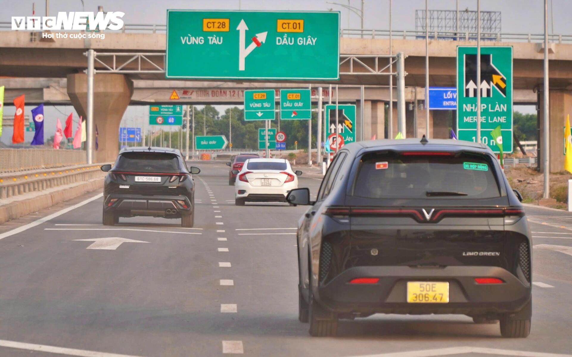 Cao tốc Biên Hòa – Vũng Tàu đón những phương tiện đầu tiên - 3