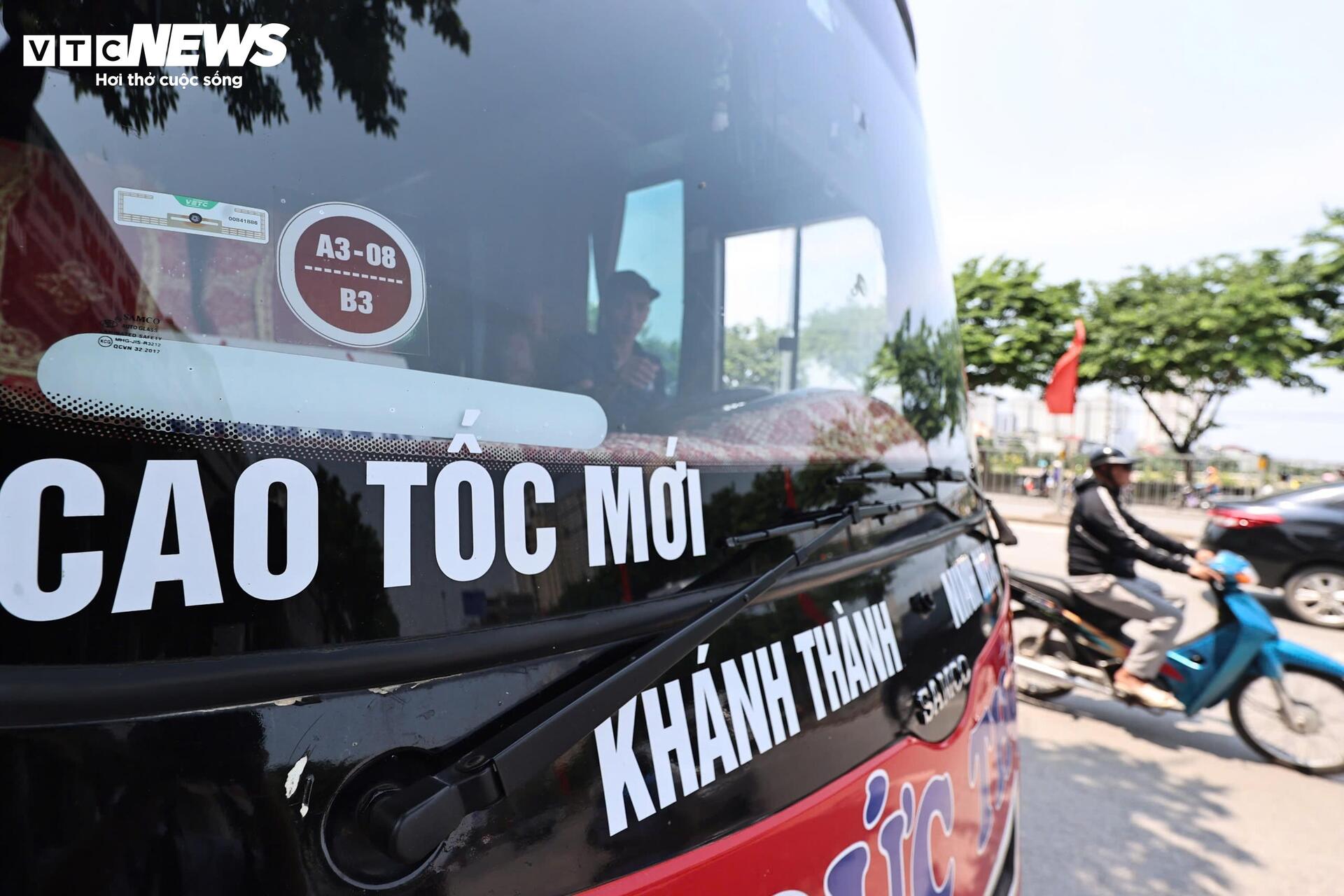 CSGT Hà Nội tăng cường kiểm tra, xử lý xe khách vi phạm dịp nghỉ lễ - 12