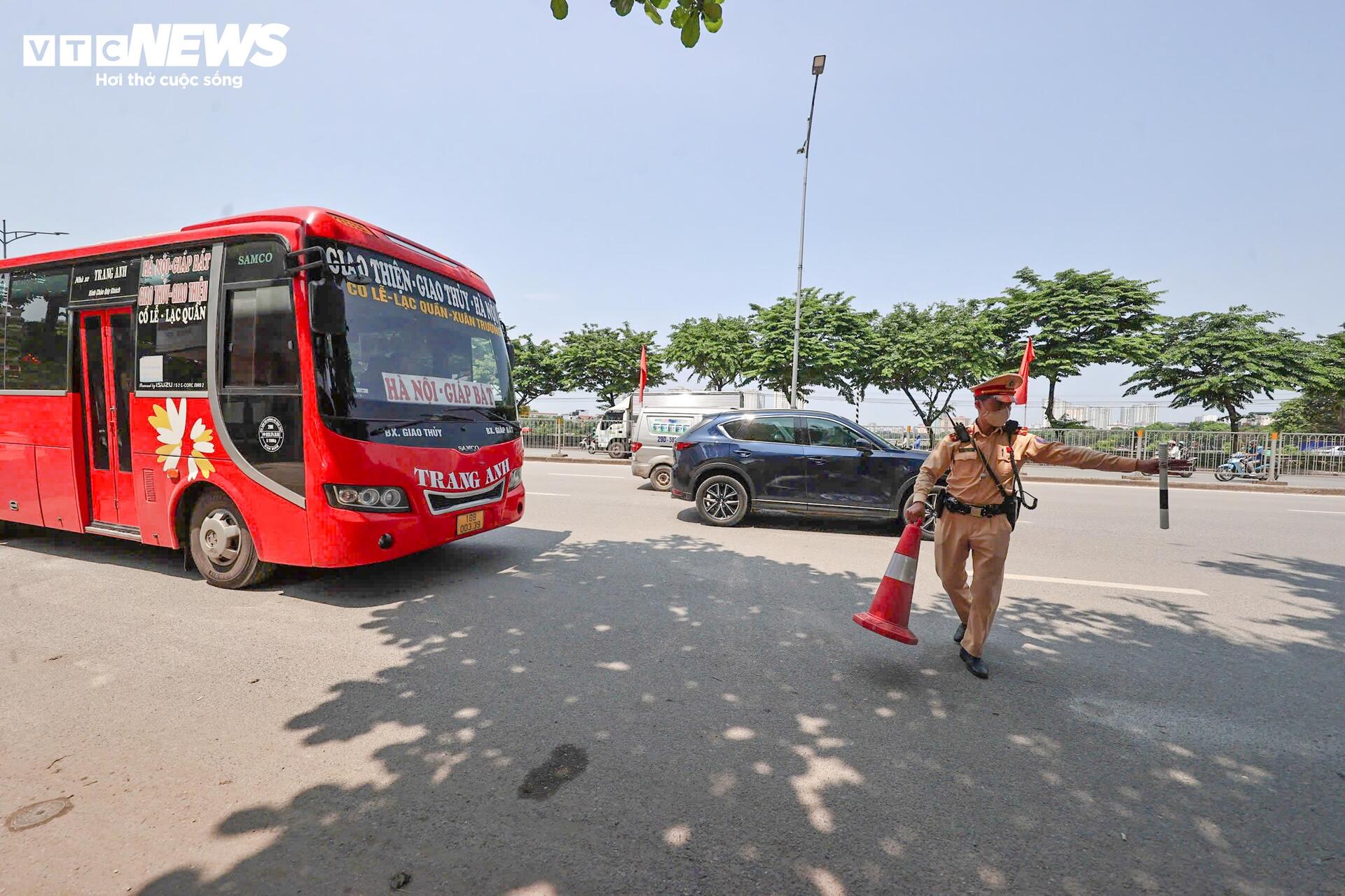 CSGT Hà Nội tăng cường kiểm tra, xử lý xe khách vi phạm dịp nghỉ lễ - 3