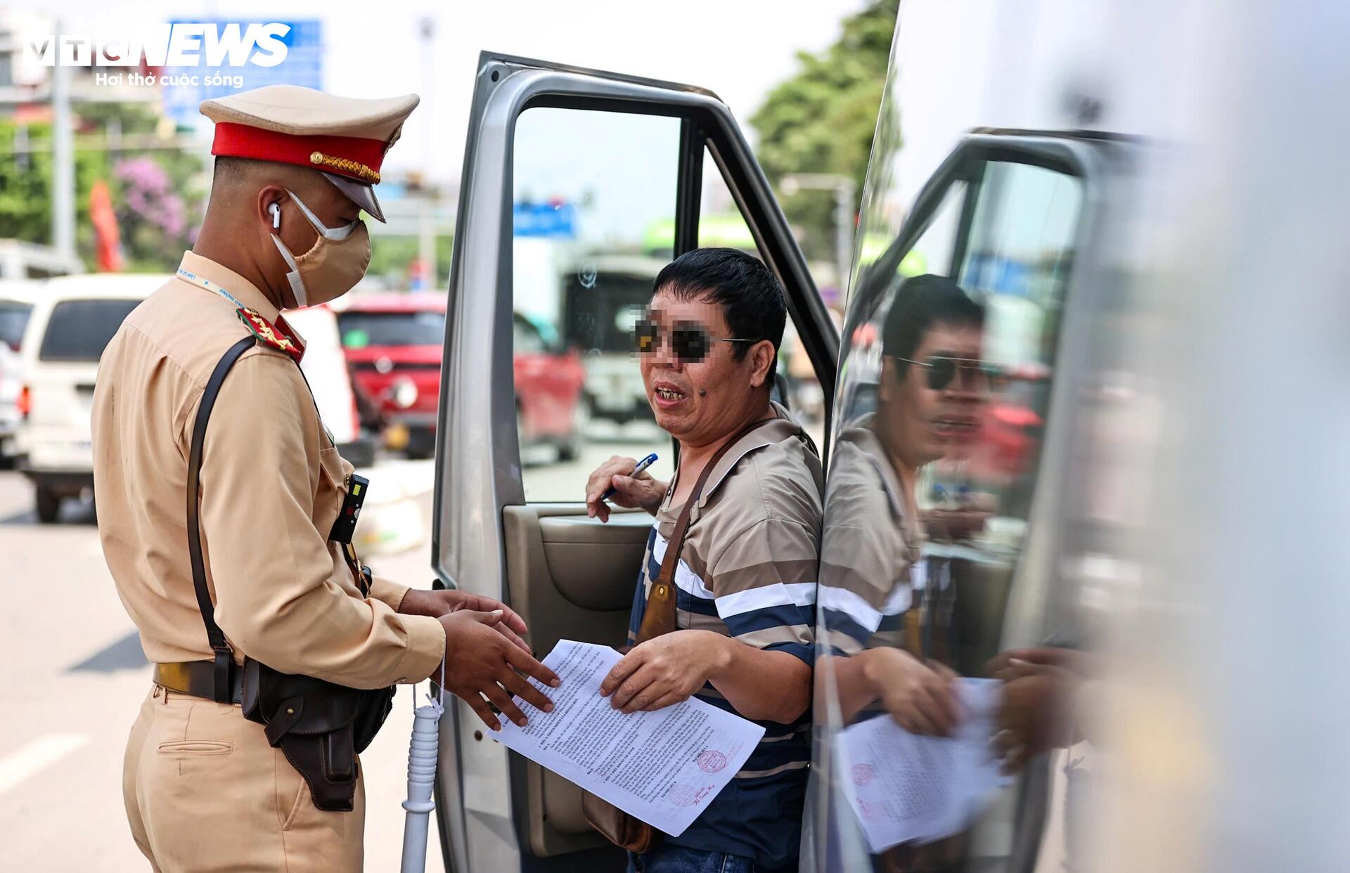 CSGT Hà Nội tăng cường kiểm tra, xử lý xe khách vi phạm dịp nghỉ lễ - 5
