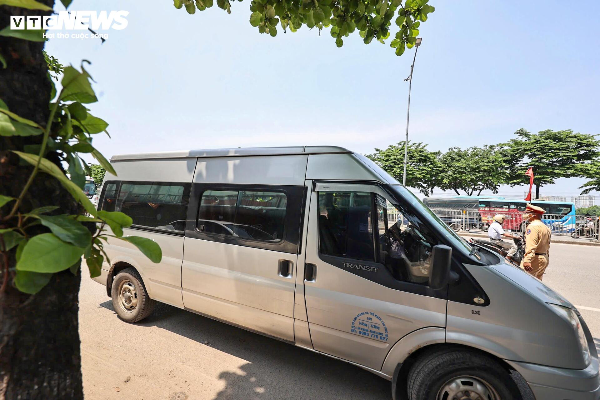 CSGT Hà Nội tăng cường kiểm tra, xử lý xe khách vi phạm dịp nghỉ lễ - 7