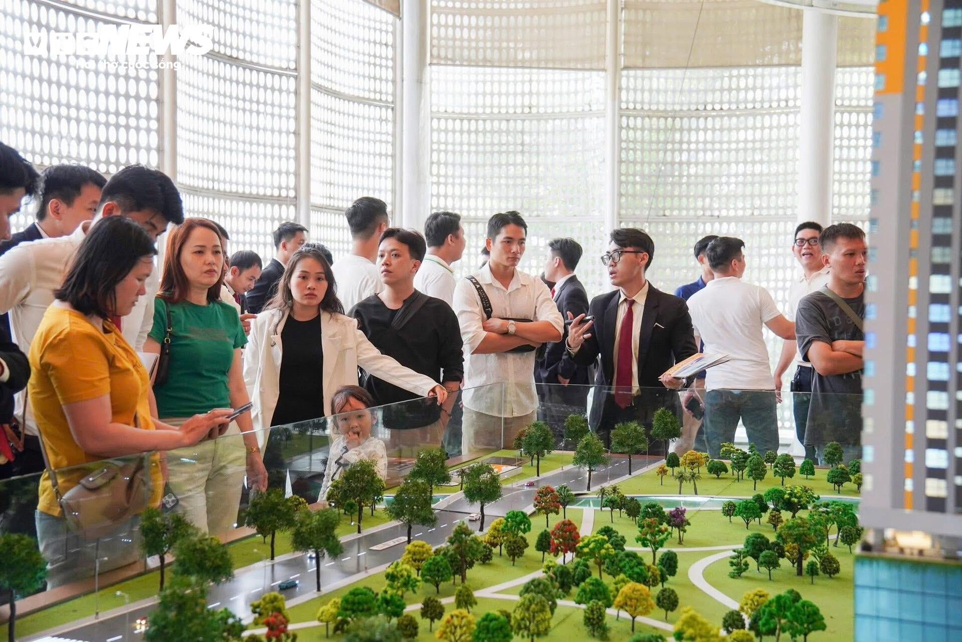 Giảm áp lực lãi vay, doanh nghiệp bất động sản kéo khách quay lại thị trường - 2