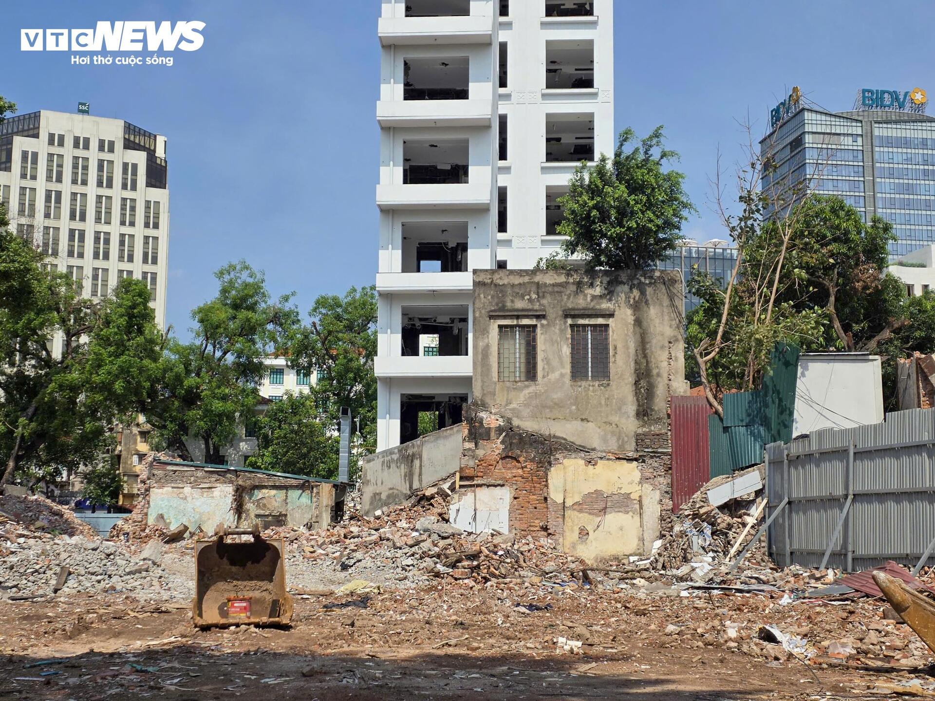 Quảng trường hơn 2ha sát Hồ Gươm dần lộ diện sau 5 tháng giải phóng mặt bằng - 7