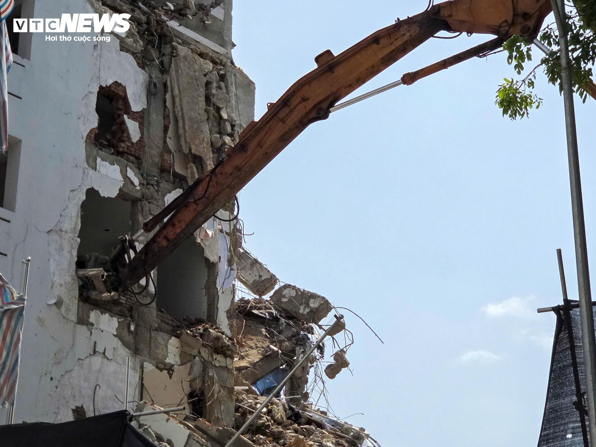 Quảng trường hơn 2ha sát Hồ Gươm dần lộ diện sau 5 tháng giải phóng mặt bằng - 4