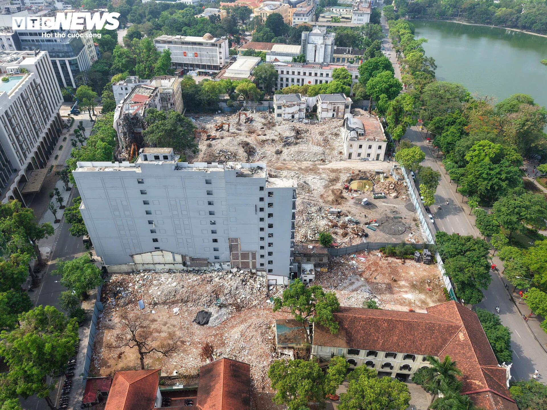 Quảng trường hơn 2ha sát Hồ Gươm dần lộ diện sau 5 tháng giải phóng mặt bằng - 5