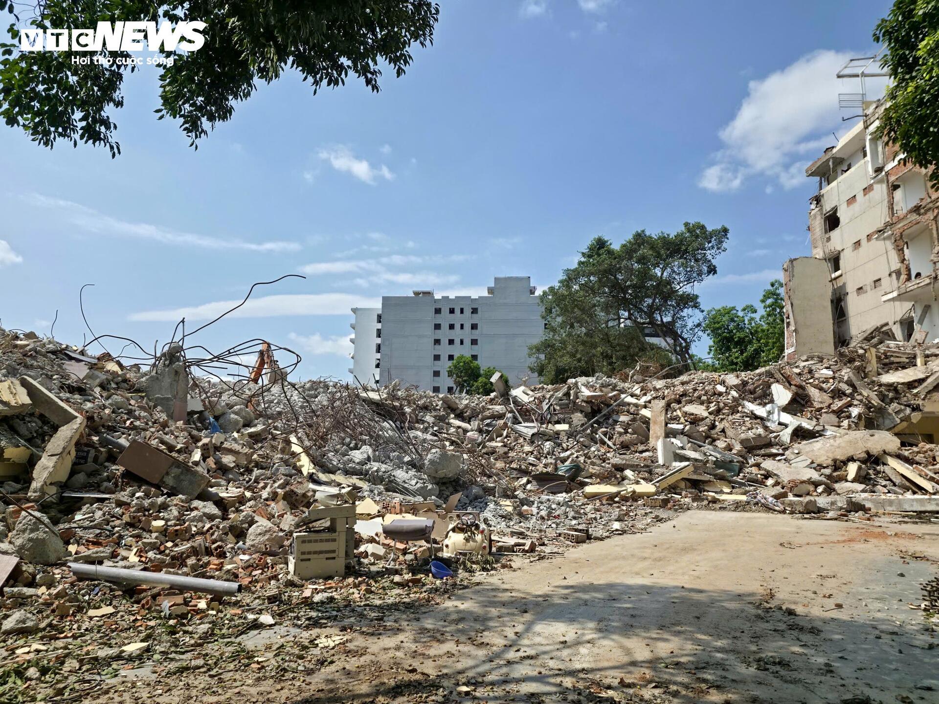 Quảng trường hơn 2ha sát Hồ Gươm dần lộ diện sau 5 tháng giải phóng mặt bằng - 2