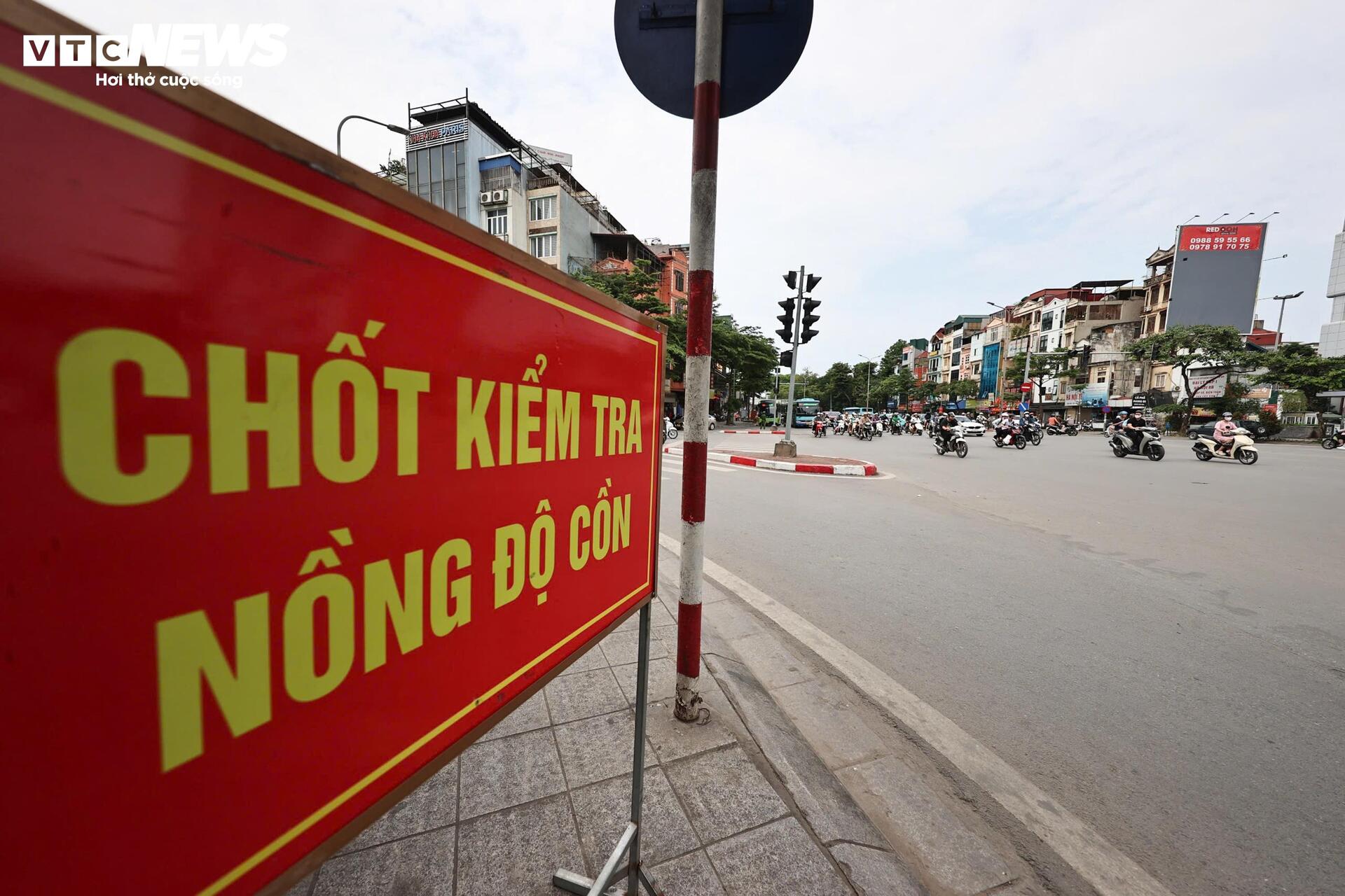 Uống 1 lon bia, người đàn ông ở Hà Nội đi xe đạp ra đường bị xử phạt - 15