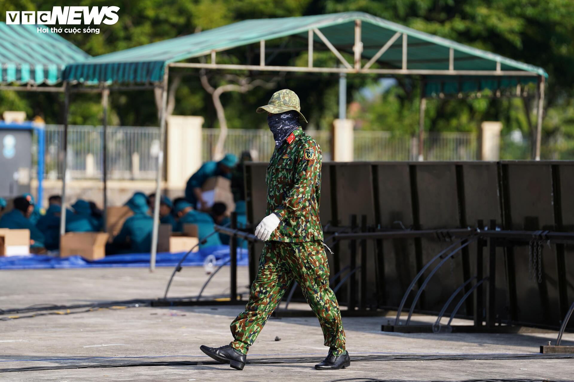 Trận địa pháo hoa ở TP.HCM sẵn sàng khai hỏa mừng đại lễ 30/4 - 8