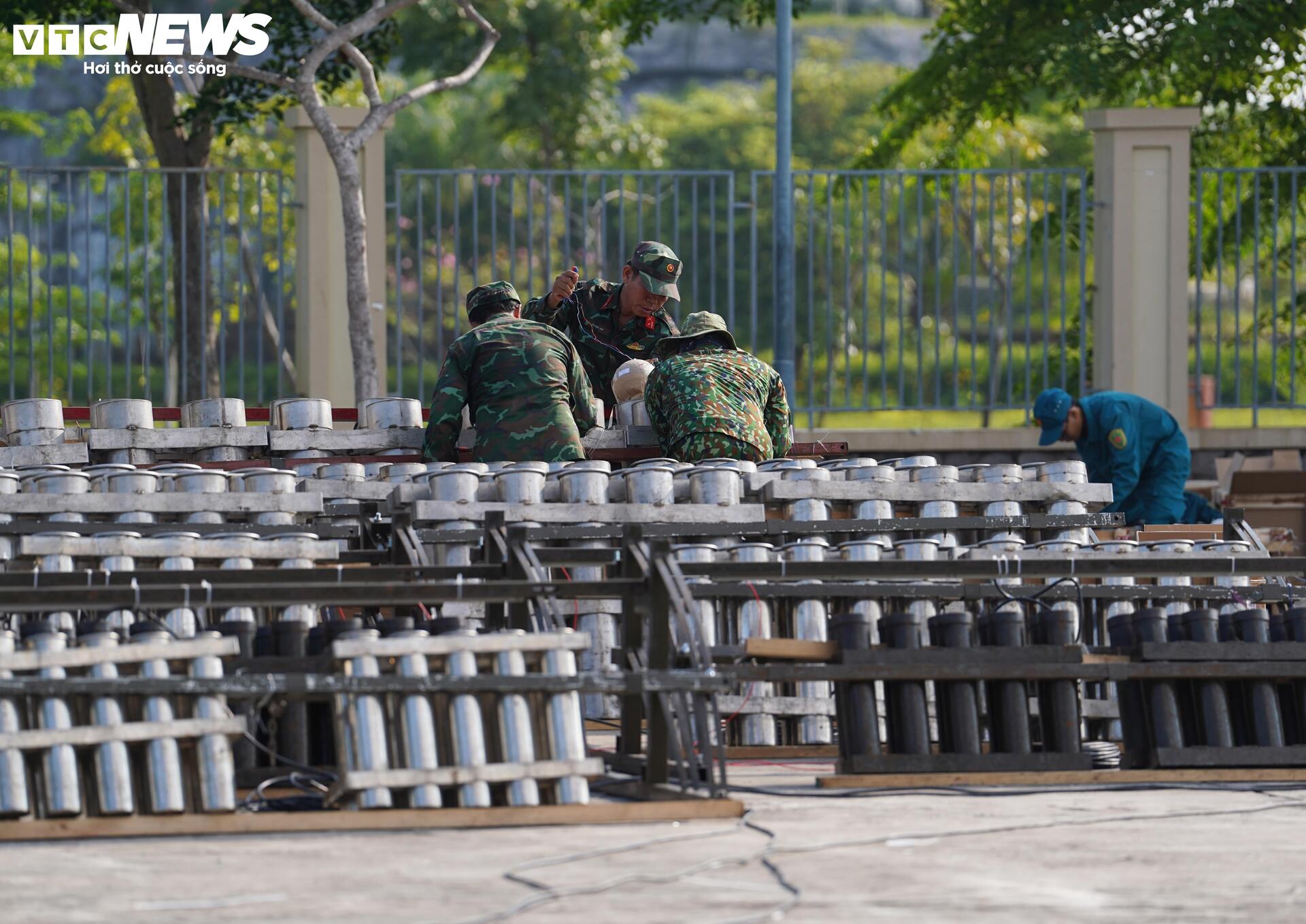 Trận địa pháo hoa ở TP.HCM sẵn sàng khai hỏa mừng đại lễ 30/4 - 7