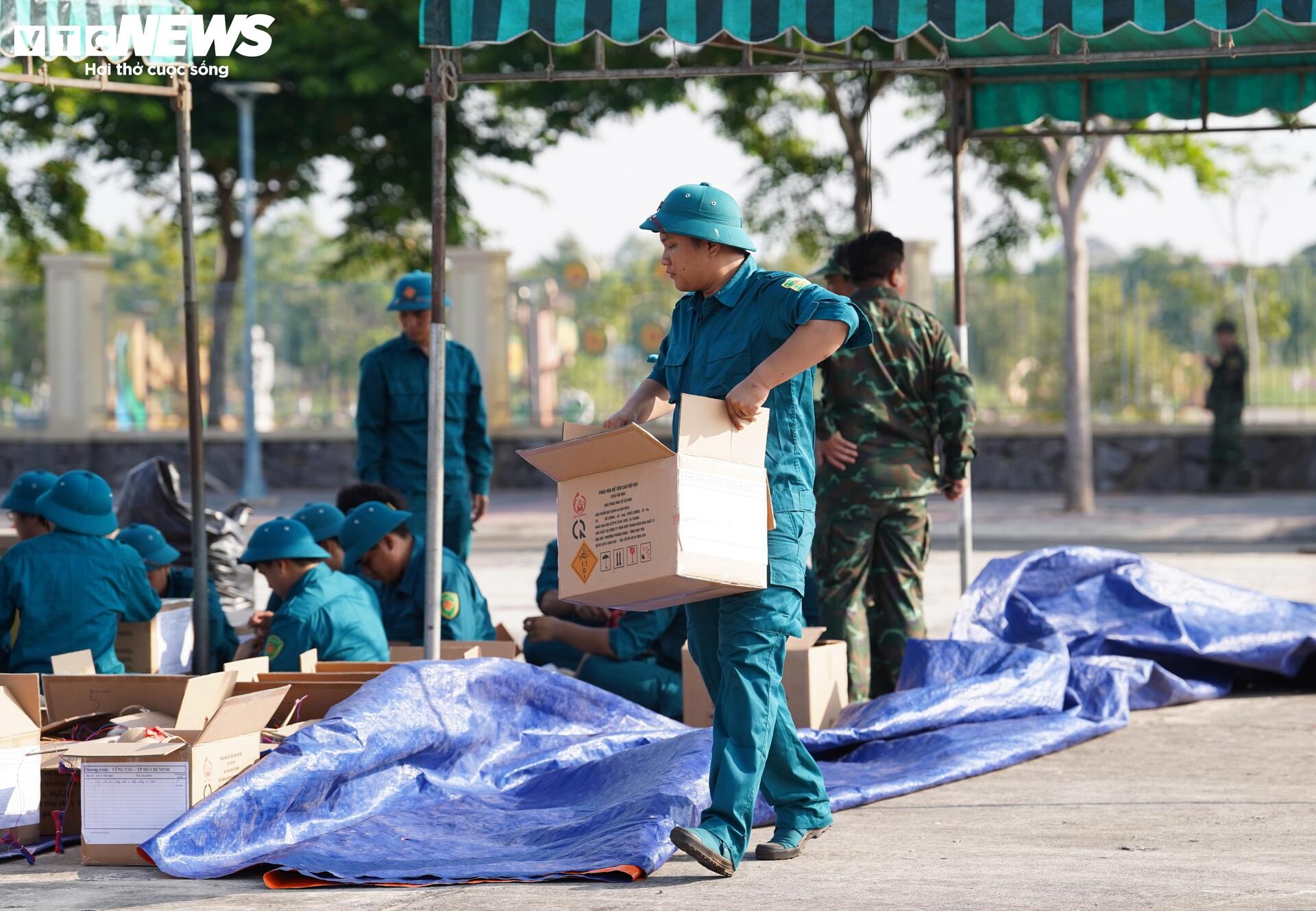 Trận địa pháo hoa ở TP.HCM sẵn sàng khai hỏa mừng đại lễ 30/4 - 10