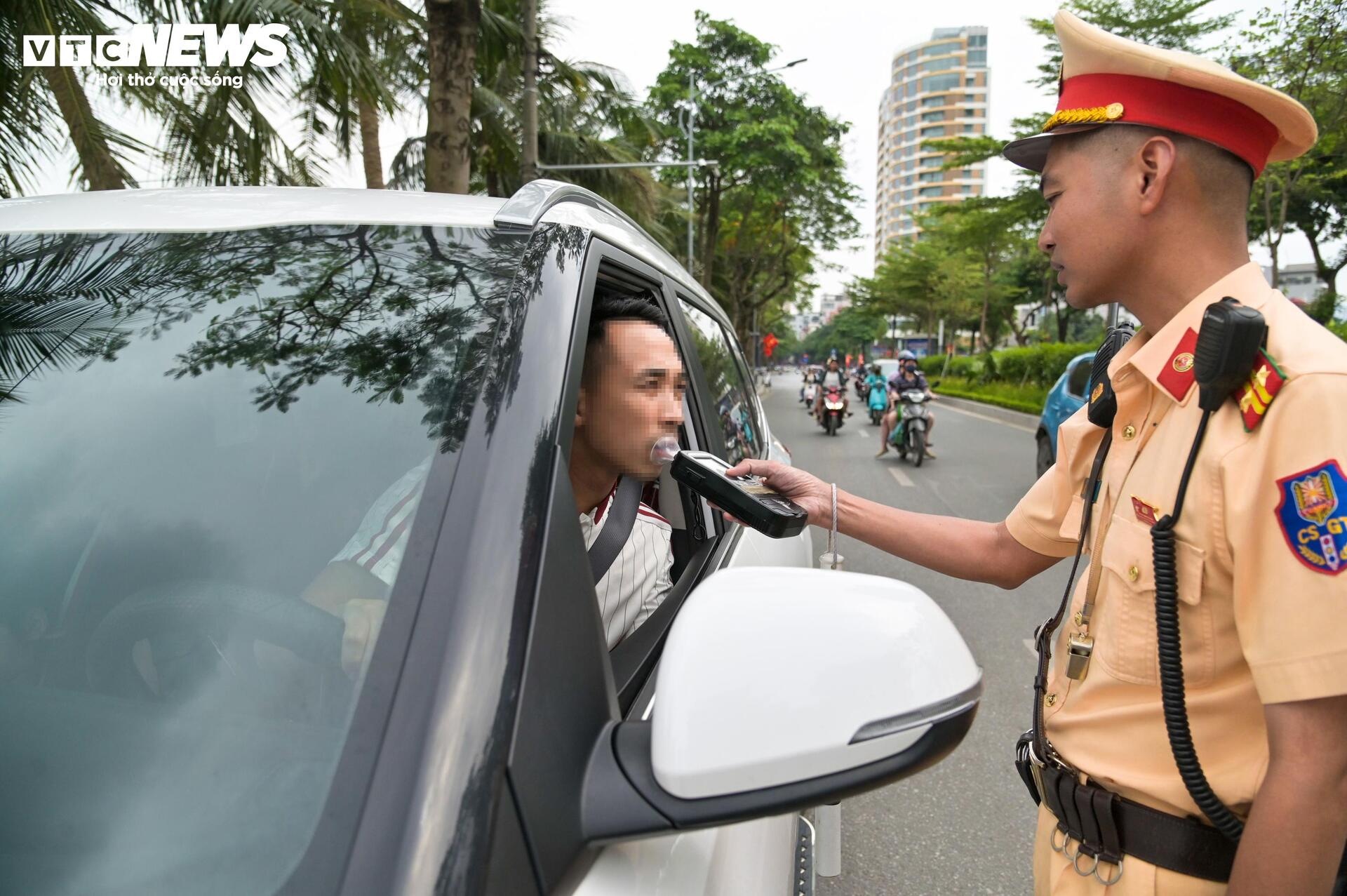 Hà Nội: Nhiều thanh niên rồ ga, quay xe chạy khi thấy CSGT nhưng không thoát - 8