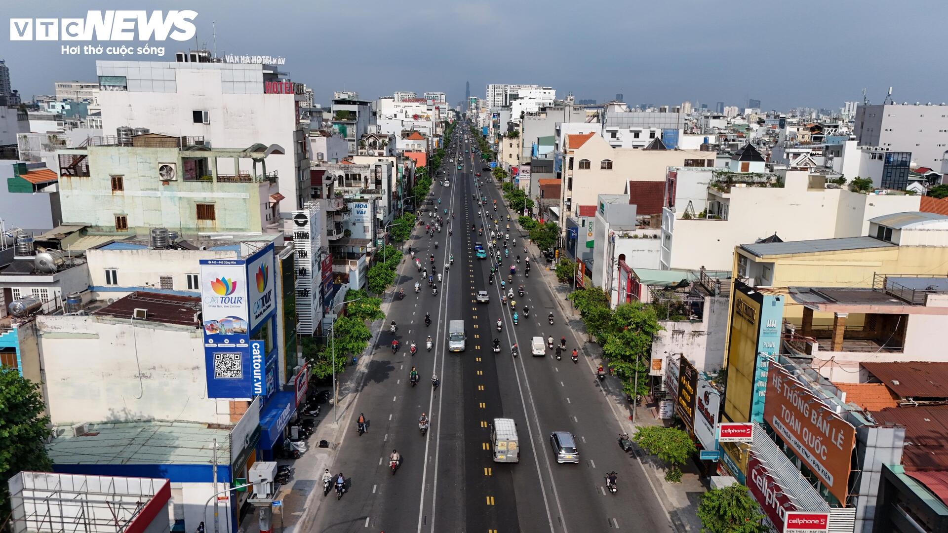 'Điểm đen' ùn tắc thông thoáng sau dỡ dải phân cách, tổ chức làn đảo chiều - 1