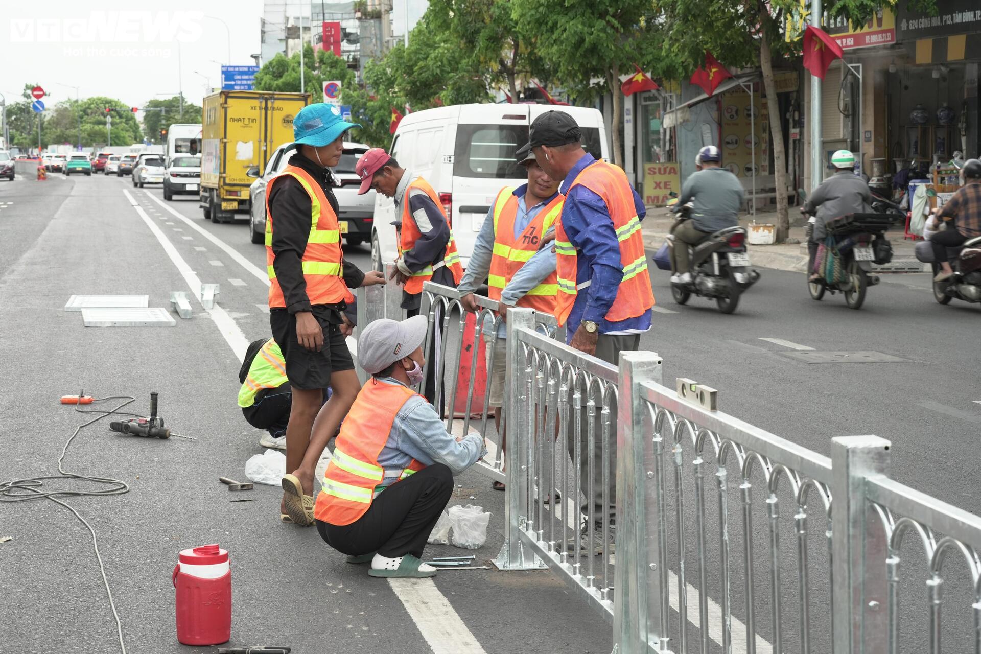 'Điểm đen' ùn tắc thông thoáng sau dỡ dải phân cách, tổ chức làn đảo chiều - 3