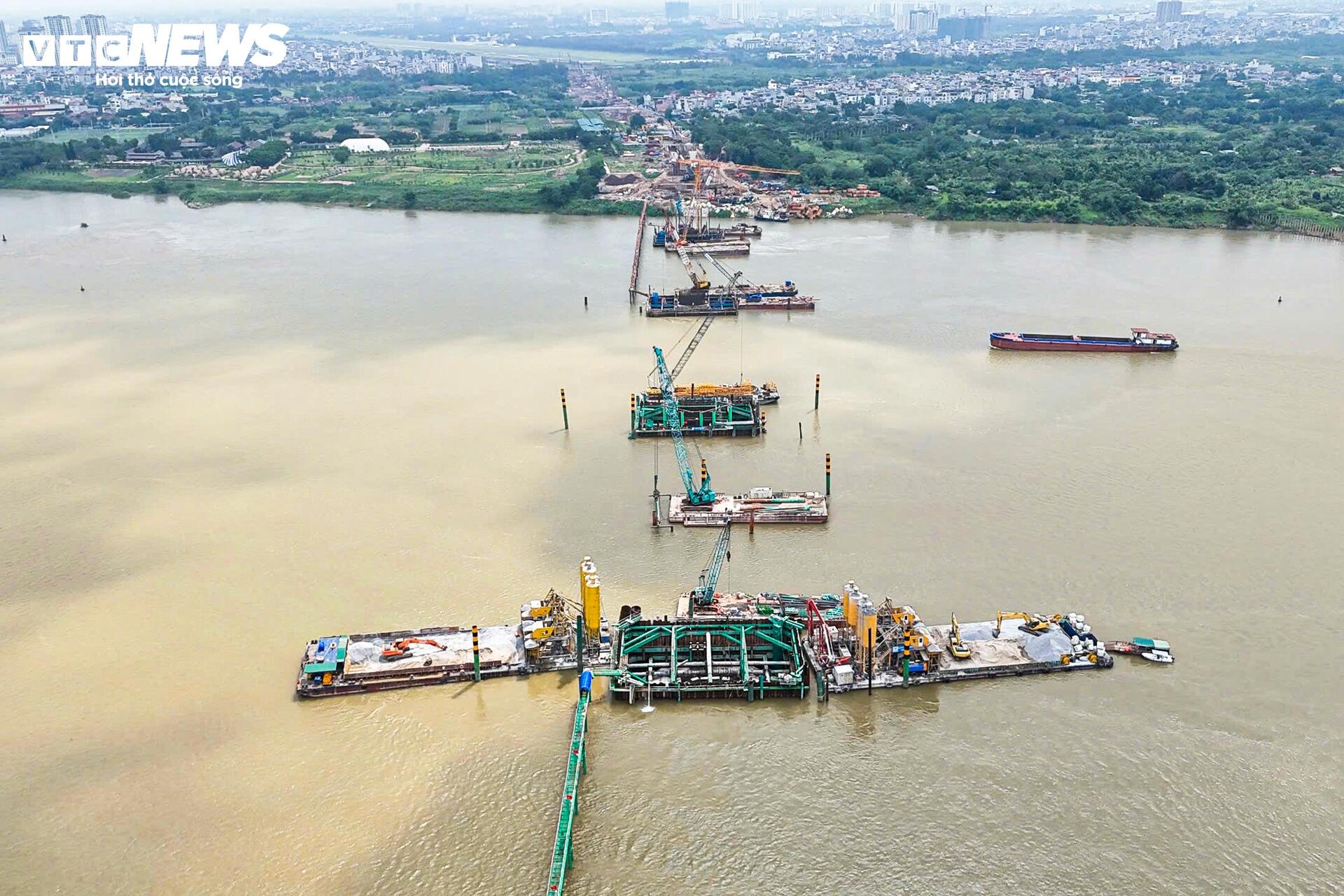Người dân dọn nhà, dừng buôn bán 'mở đường' xây cầu vượt sông Hồng gần 16.000 tỷ - 17