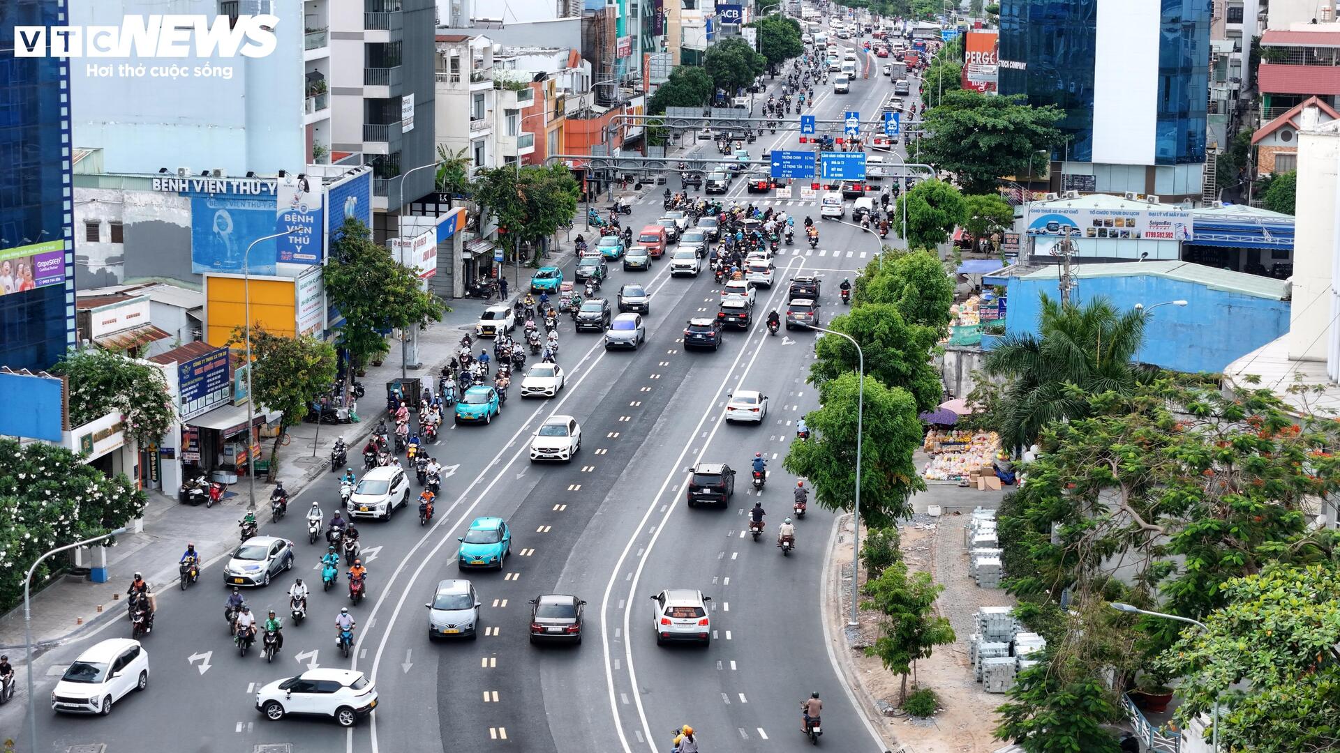 'Điểm đen' ùn tắc thông thoáng sau dỡ dải phân cách, tổ chức làn đảo chiều - 10