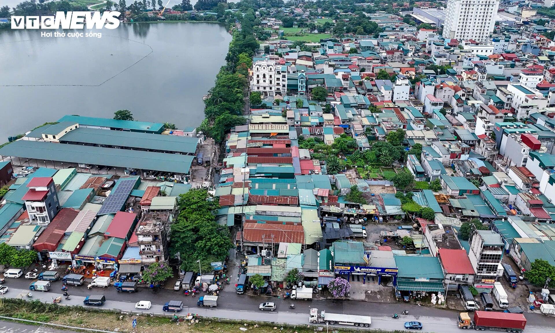 Bắt đầu tháo dỡ các hạng mục lấn chiếm quanh chợ cá tự phát lớn nhất Hà Nội - 1