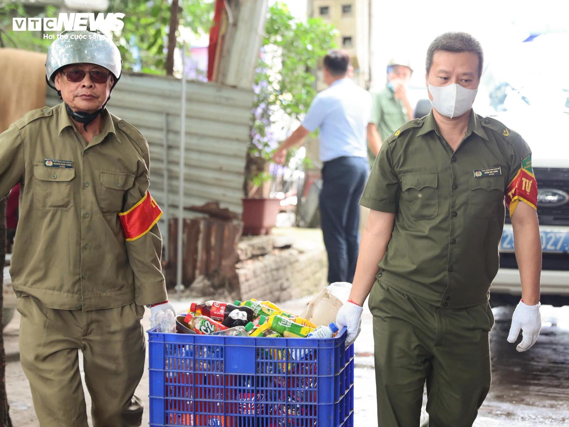 Bắt đầu tháo dỡ các hạng mục lấn chiếm quanh chợ cá tự phát lớn nhất Hà Nội - 8