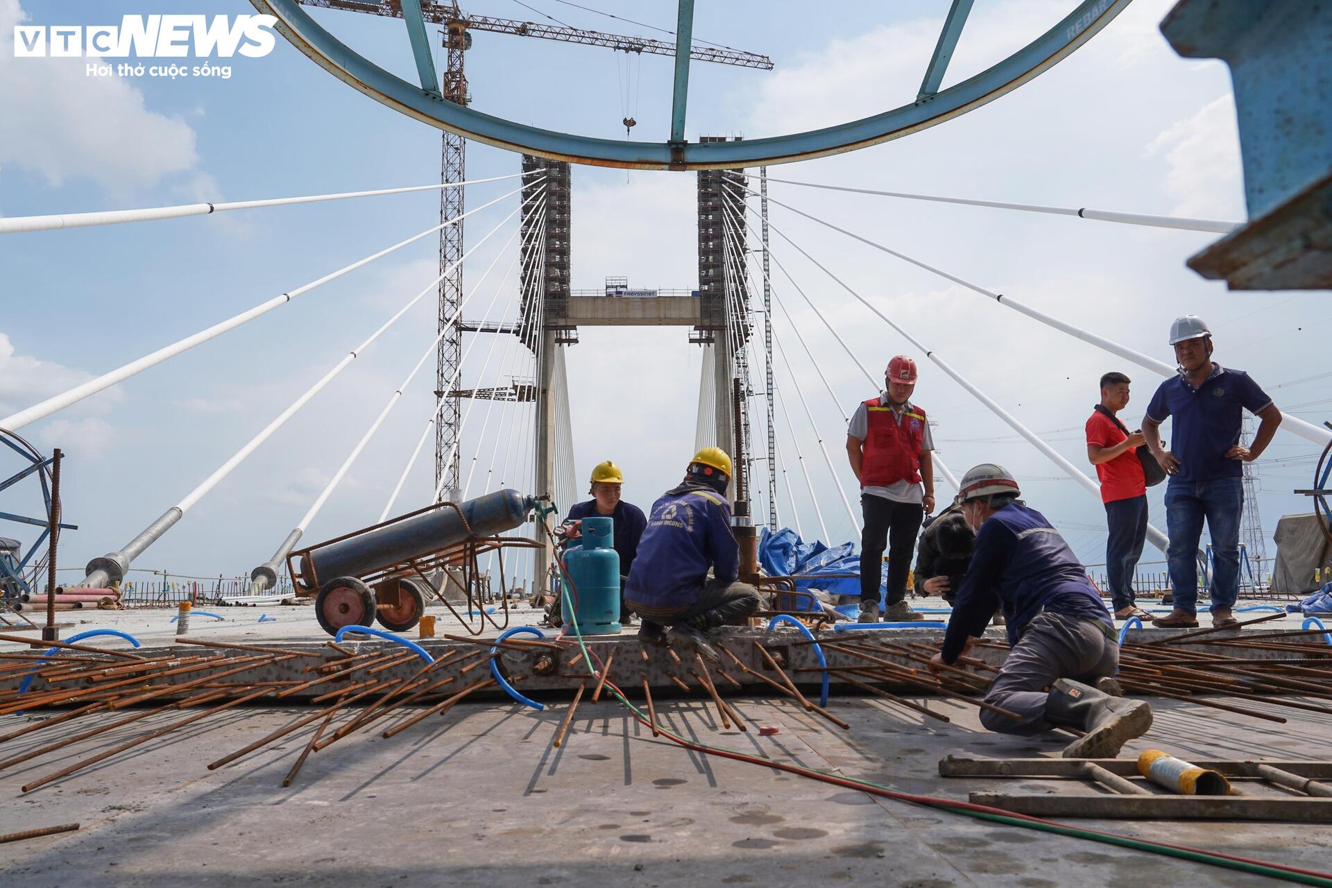 Tấp nập thi công 'nút thắt' cuối của cao tốc Bến Lức - Long Thành - 4