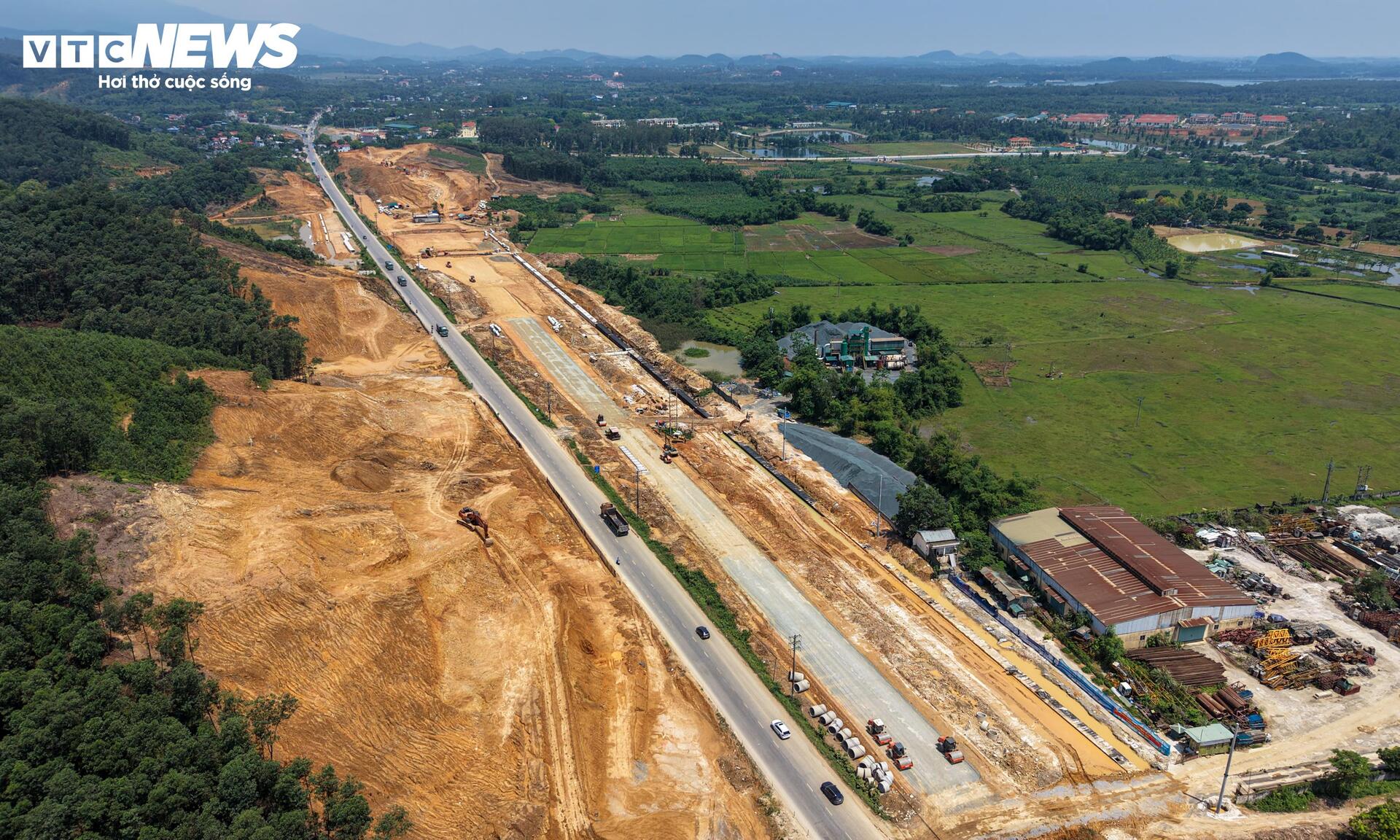 Hiện trạng cao tốc 5.200 tỷ đồng nối Đại lộ Thăng Long trước ngày thông tuyến - 2