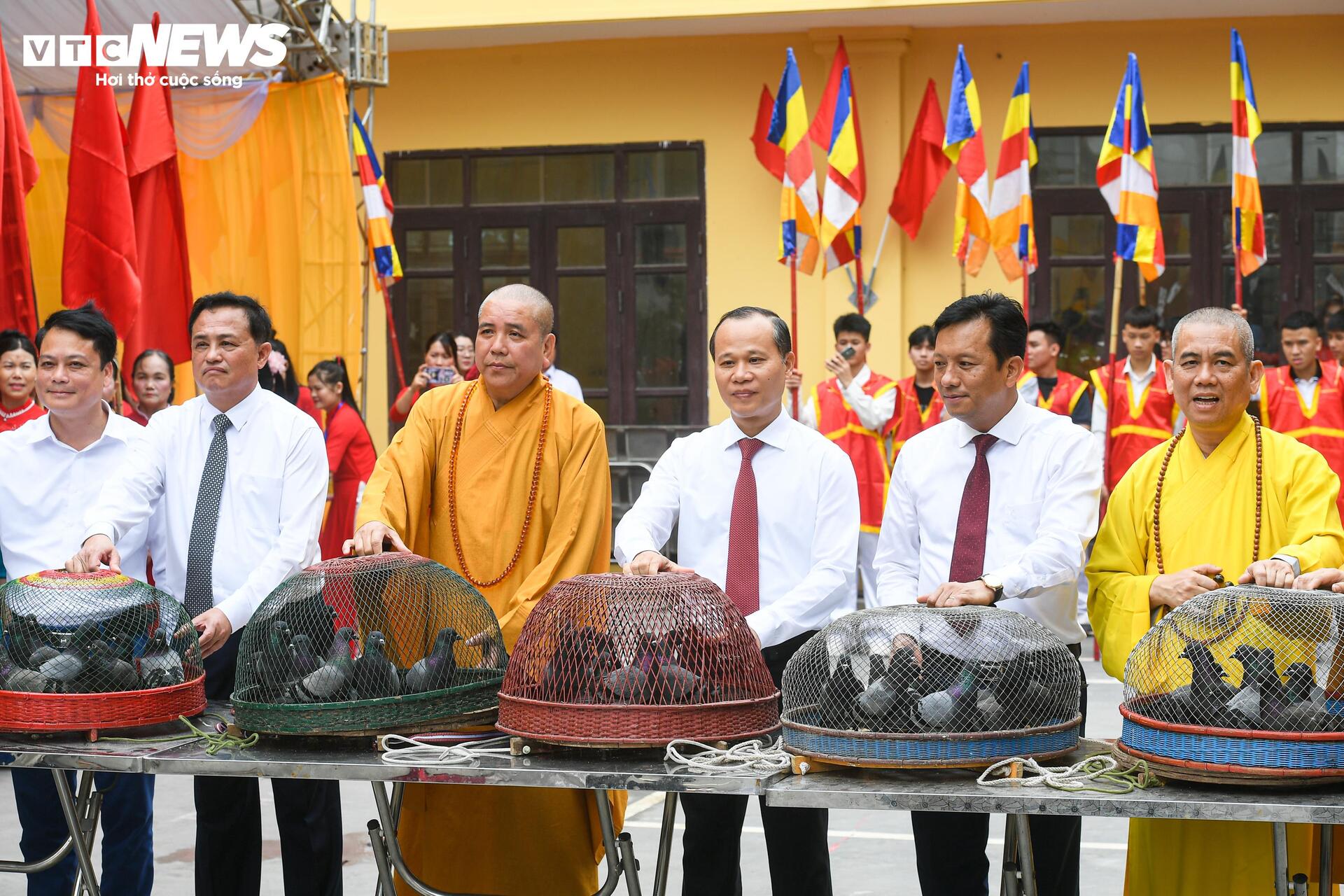 Toàn cảnh lễ khai hội di tích quốc gia đặc biệt chùa Bút Tháp năm 2026 - 8