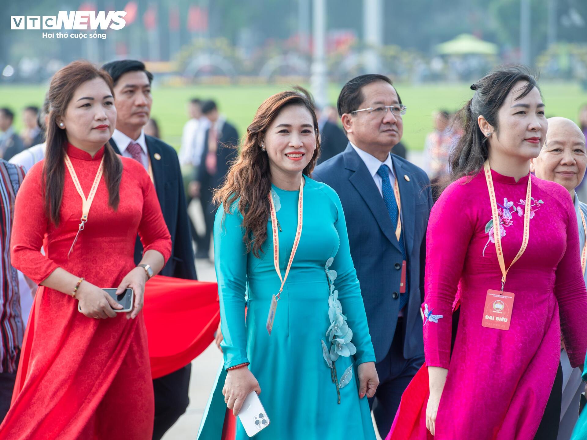 Đại biểu dự Đại hội MTTQ Việt Nam lần thứ XI vào Lăng viếng Chủ tịch Hồ Chí Minh - 9