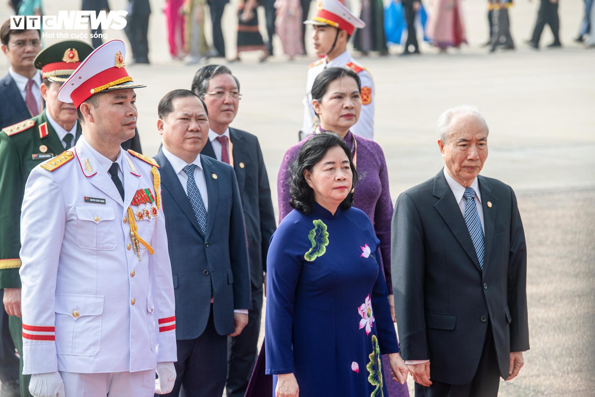 Đại biểu dự Đại hội MTTQ Việt Nam lần thứ XI vào Lăng viếng Chủ tịch Hồ Chí Minh - 3