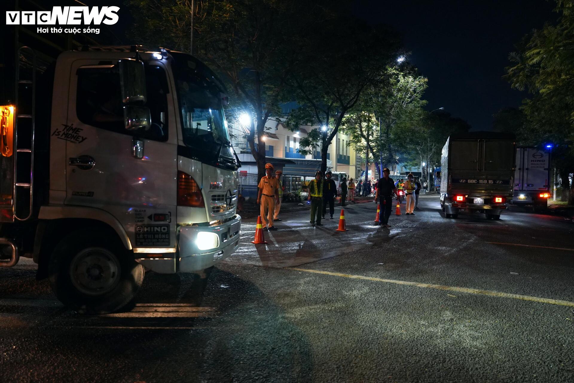 CSGT 'đột kích' chợ Bình Điền, phát hiện tài xế không GPLX, dương tính ma túy - 1
